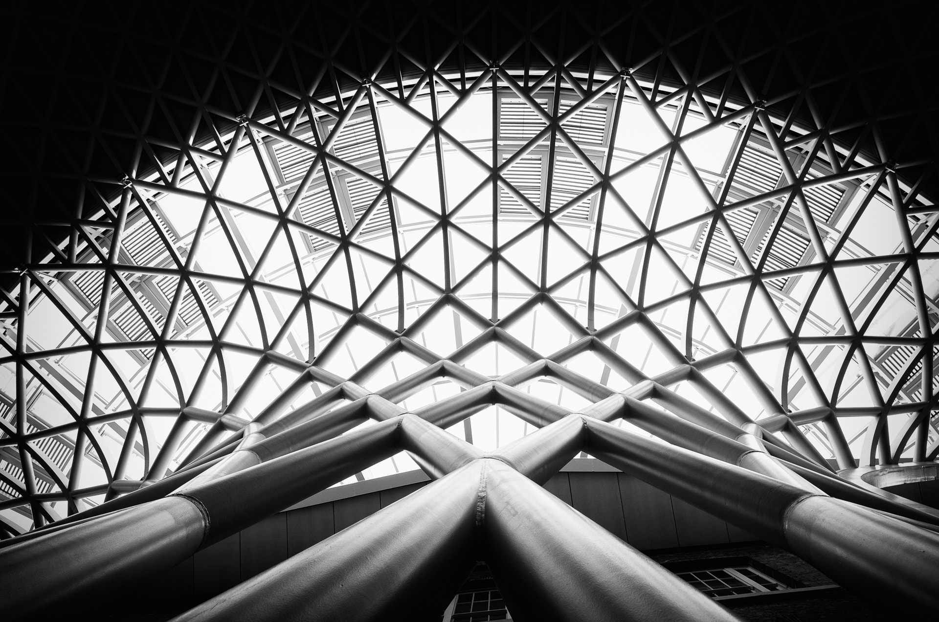 Samyang 14mm F2.8 ED AS IF UMC sample photo. Curve photography