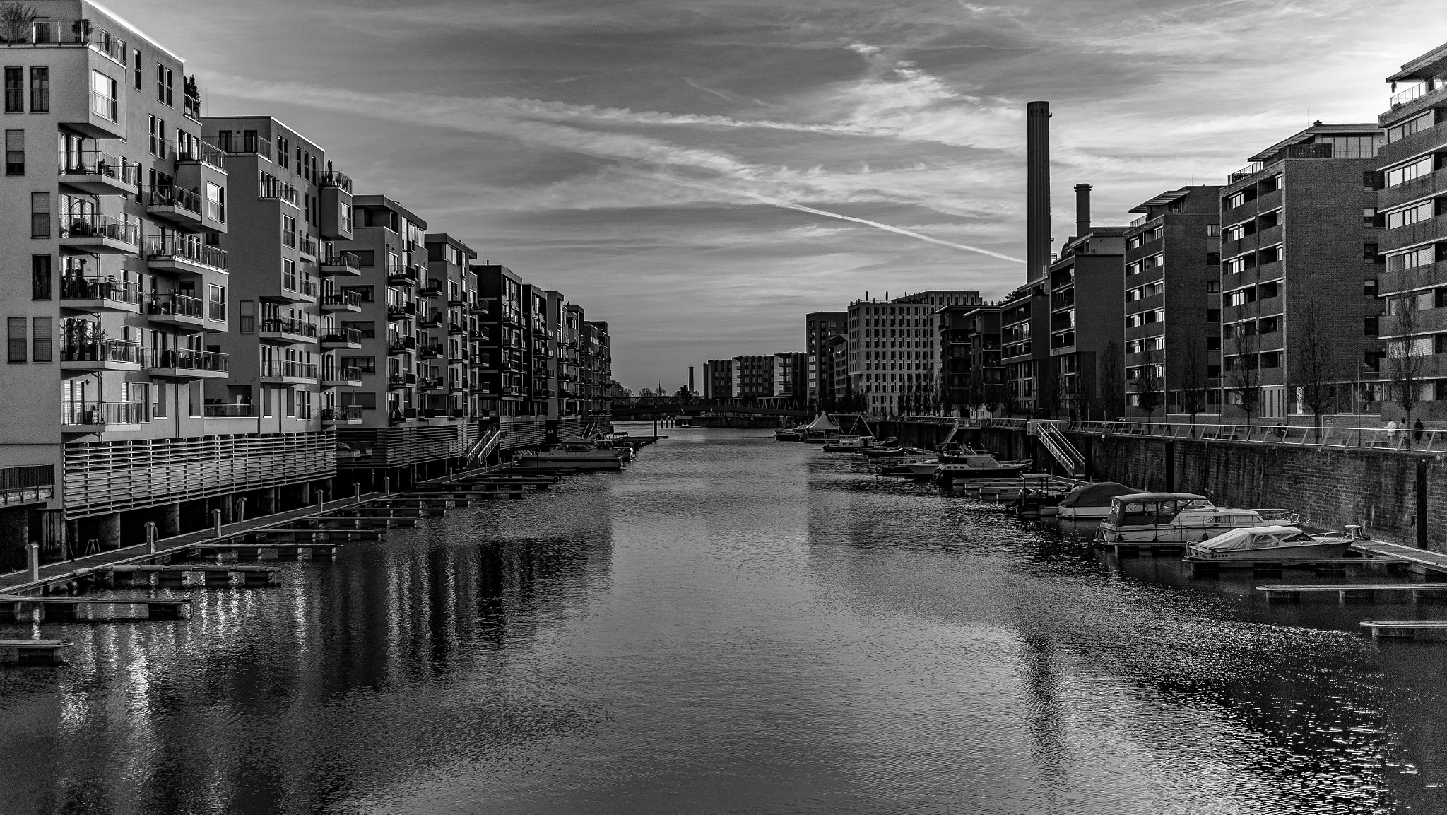 Canon EF-M 22mm F2 STM sample photo. Mainhatten westhafen | #spblog photography