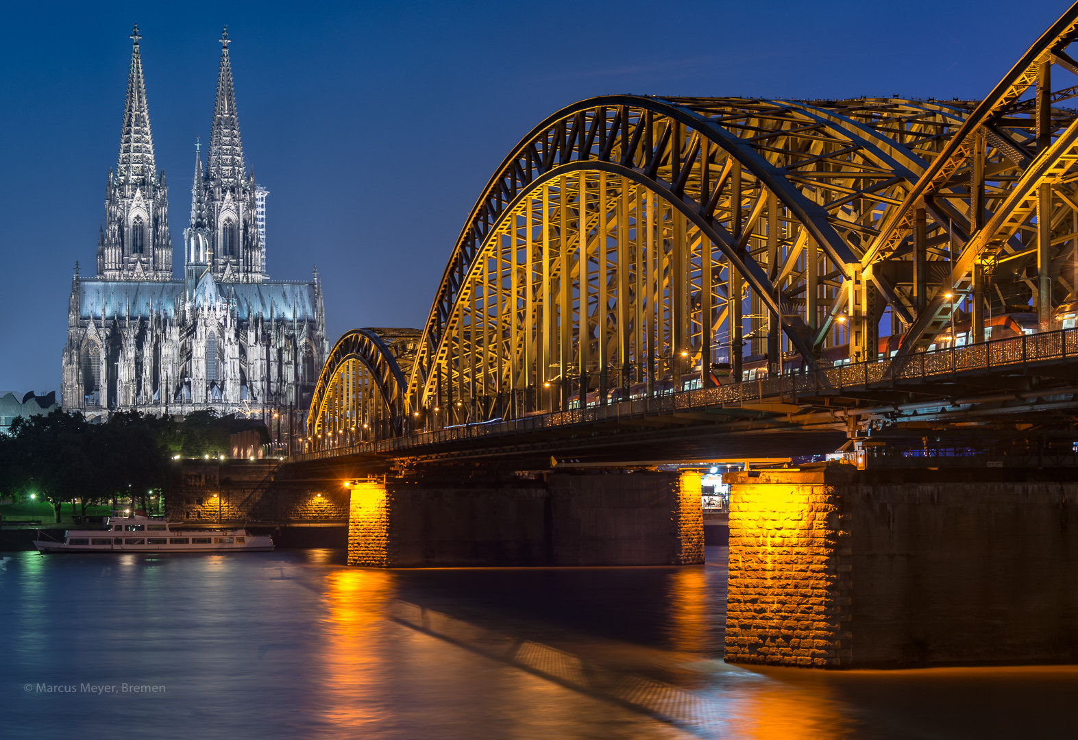 Nikon AF-S Nikkor 24-120mm F4G ED VR sample photo. Köln photography