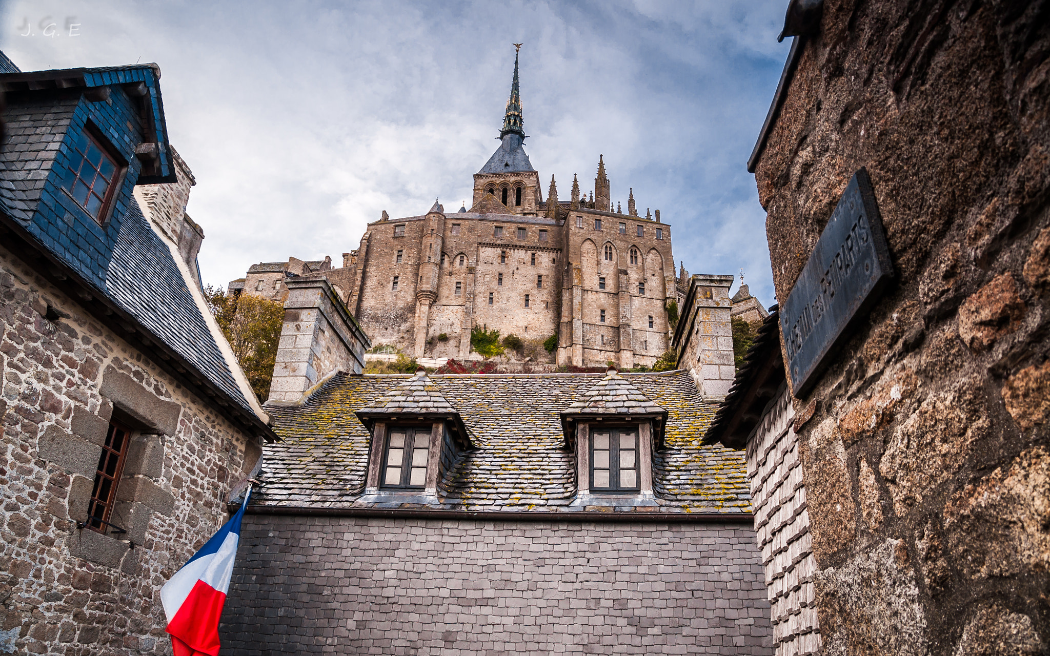 Nikon D5000 + Sigma 17-70mm F2.8-4 DC Macro OS HSM sample photo. Abbey of mont saint-michel photography