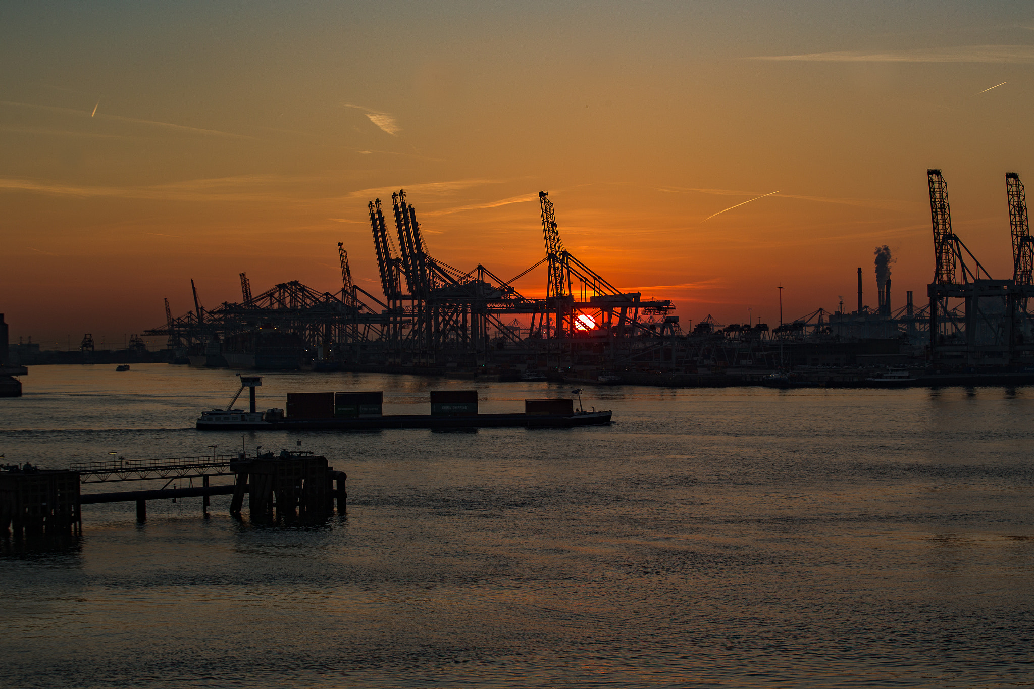 Canon EF 70-300mm F4-5.6 IS USM sample photo. Sun down europoort rotterdam märz photography