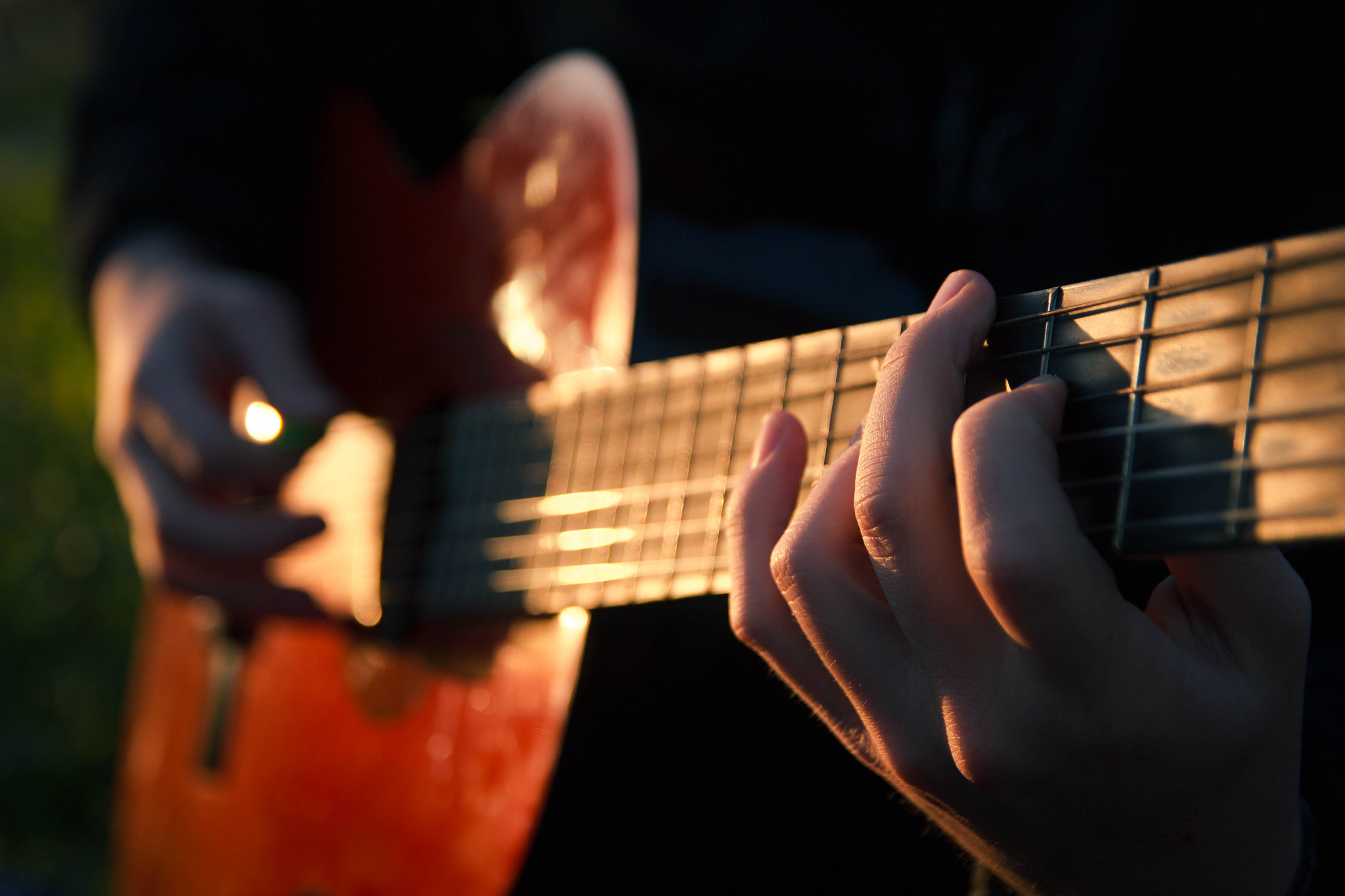 Canon EF-S 17-55mm F2.8 IS USM sample photo. Guitar playing photography