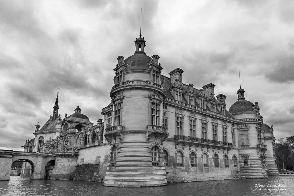 Sigma 10-20mm F3.5 EX DC HSM sample photo. Château de chantilly photography