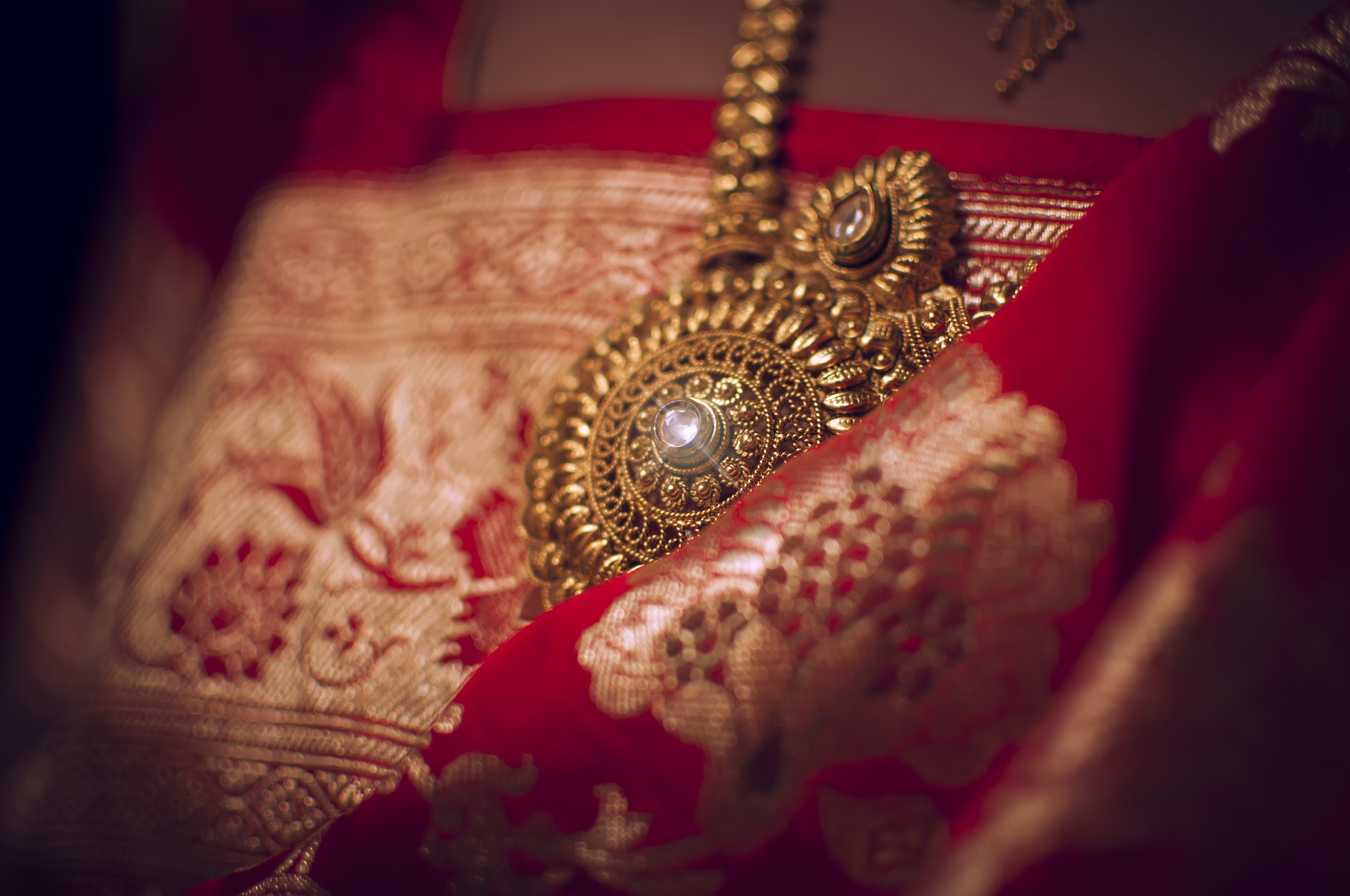 Nikon D90 + Nikon AF-S DX Nikkor 35mm F1.8G sample photo. Wedding moments photography