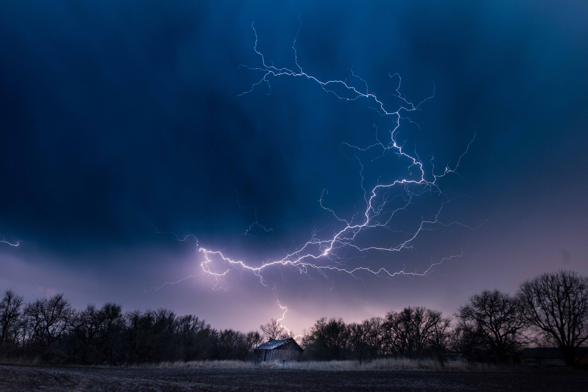 Nikon PC-E Nikkor 24mm F3.5D ED Tilt-Shift sample photo. Lightning photography