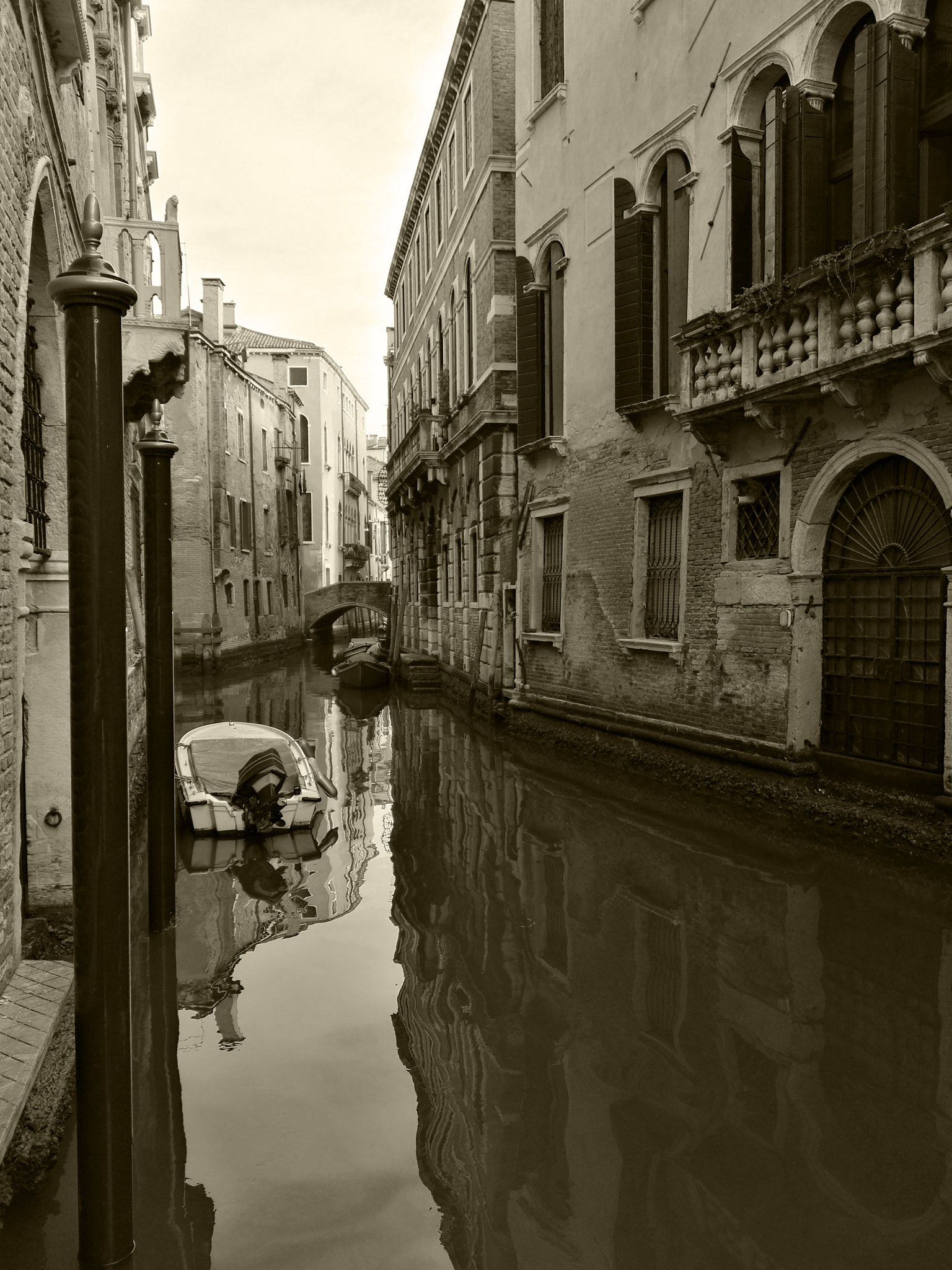 HUAWEI Mate S sample photo. Venice b&w reflections photography