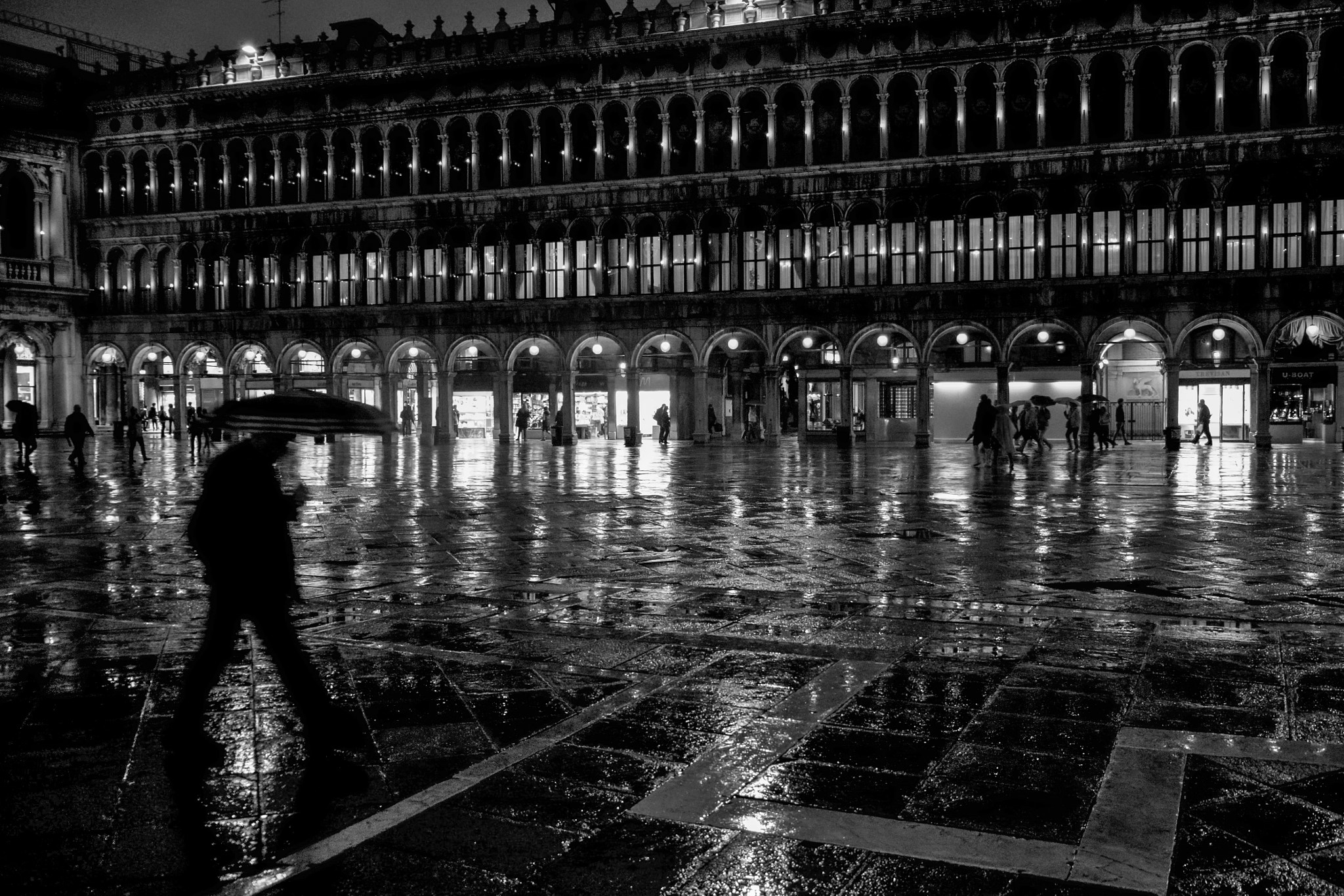 Fujifilm XF 18-55mm F2.8-4 R LM OIS sample photo. Pluie à venise photography