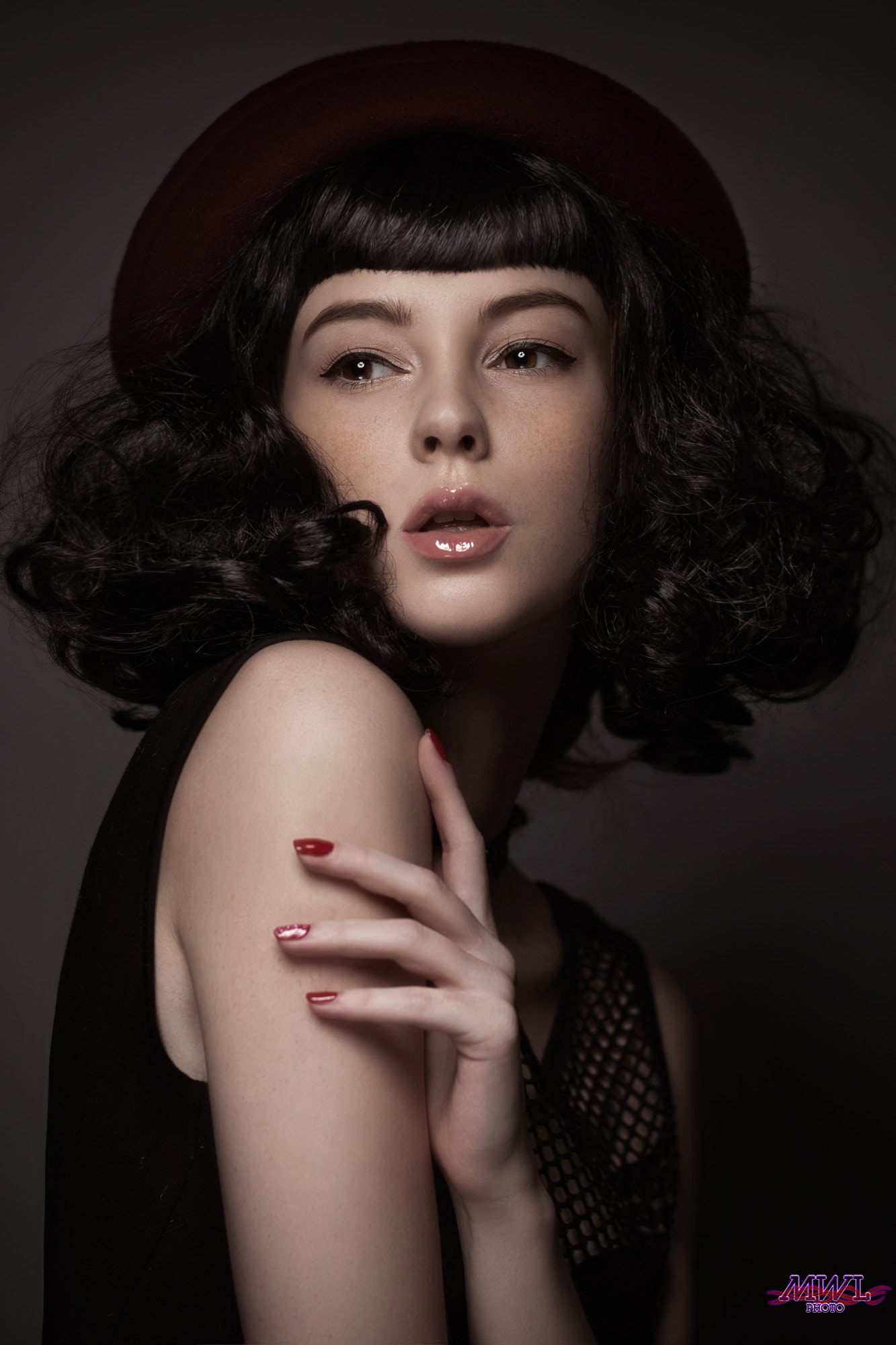 Canon EF 85mm F1.8 USM sample photo. Dark beauty photography