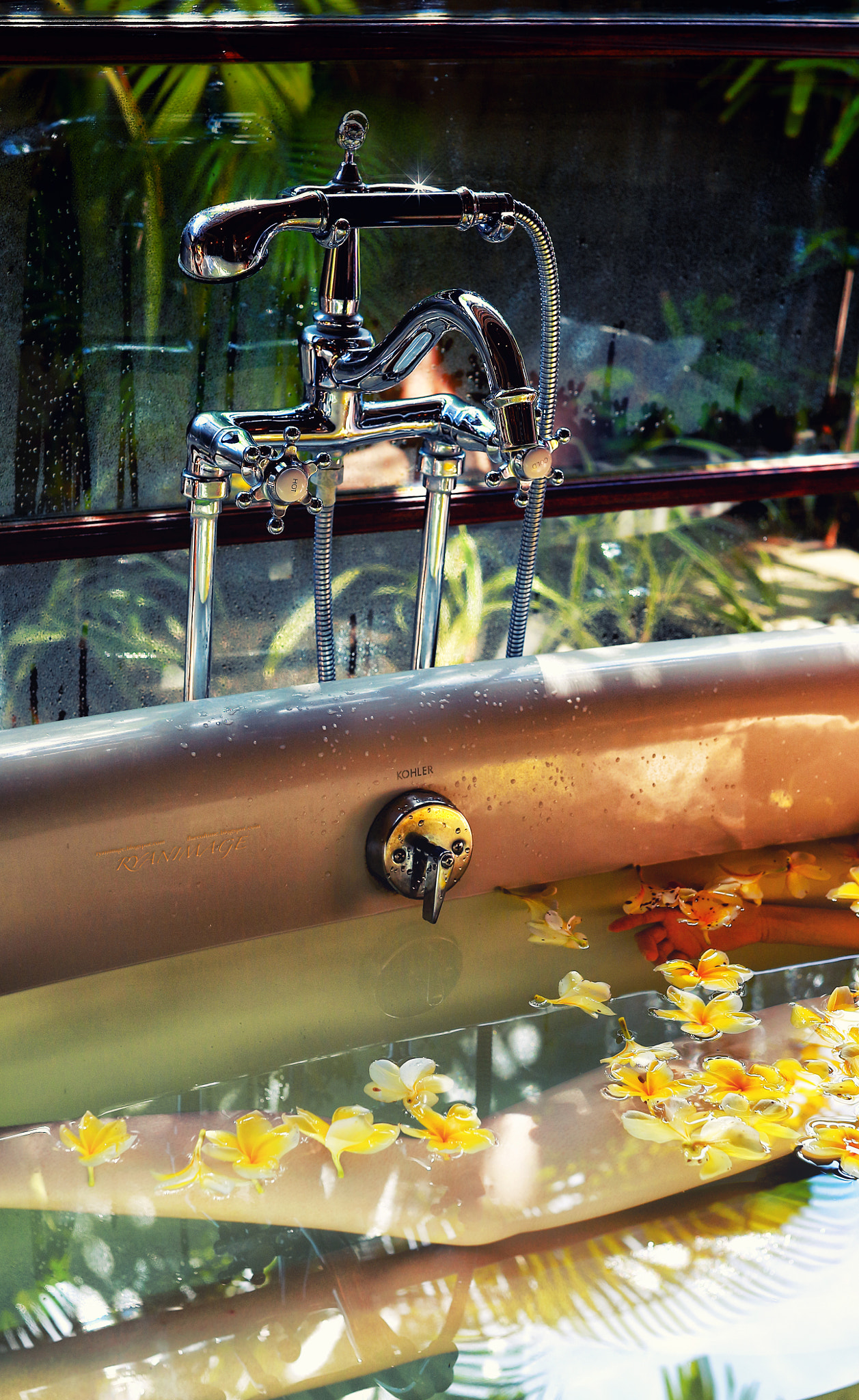 Canon EOS 5D + Canon EF 50mm F1.2L USM sample photo. Light of a afternoon bath photography