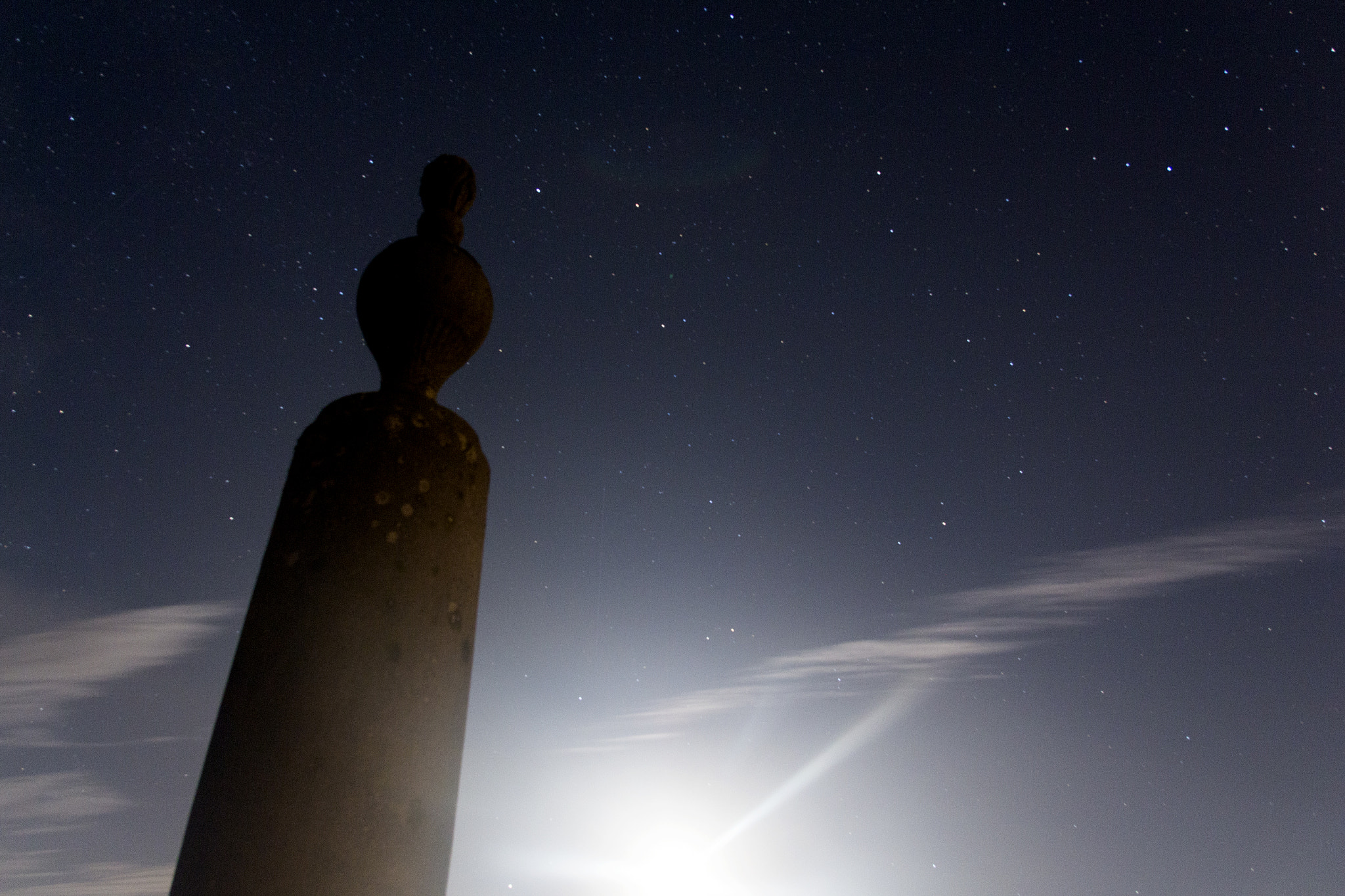 Canon EF-S 17-55mm F2.8 IS USM sample photo. Monument in moonlight photography