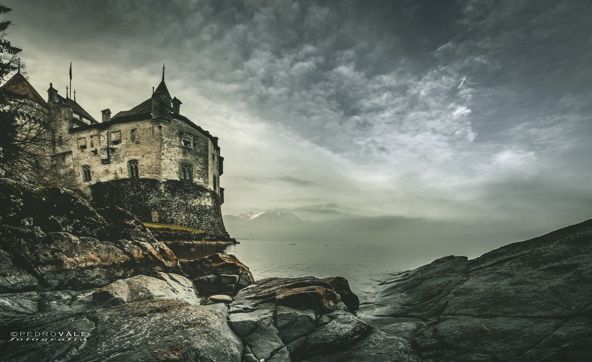 Samyang 8mm F3.5 Aspherical IF MC Fisheye sample photo. Château de chillon photography