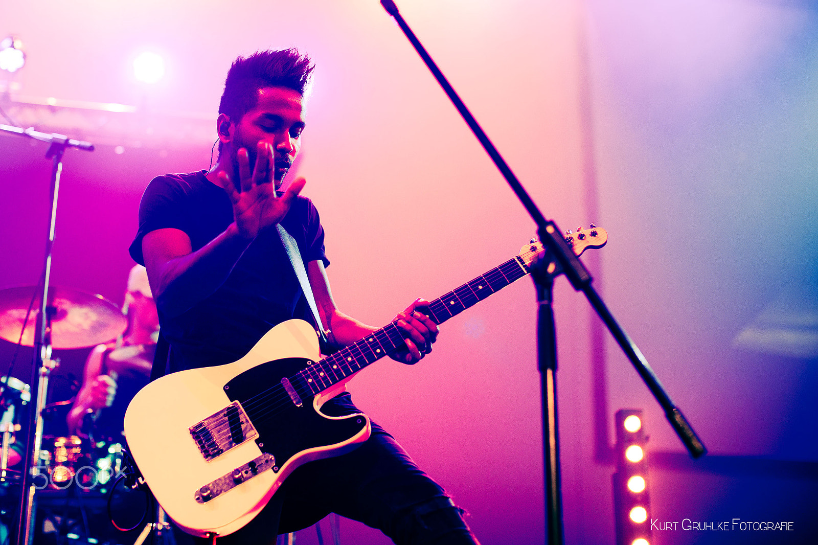 Canon EF 50mm F1.2L USM sample photo. Gitarrenspieler photography