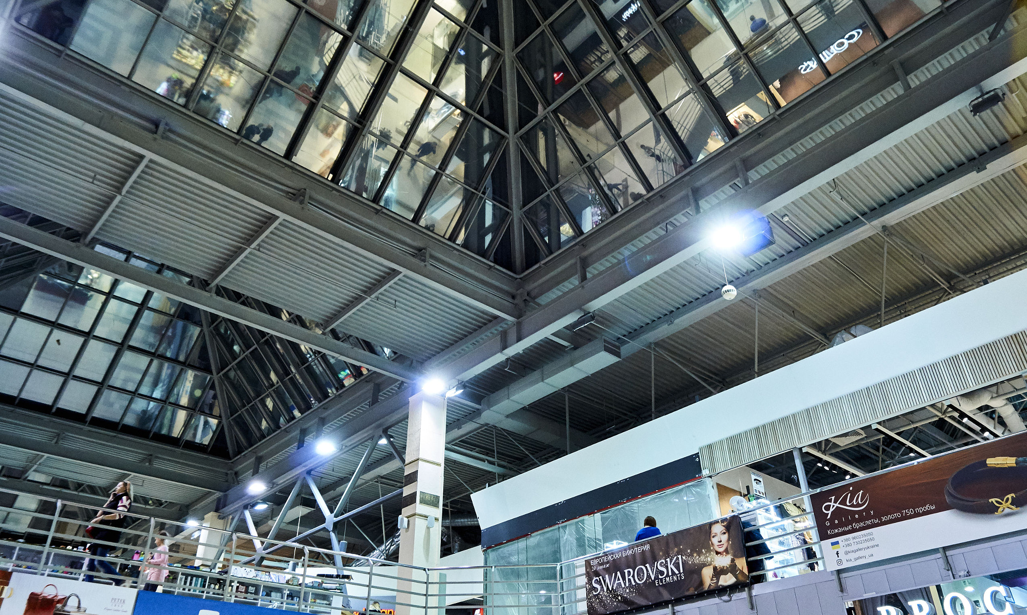 Sony SLT-A37 sample photo. Mall roof photography