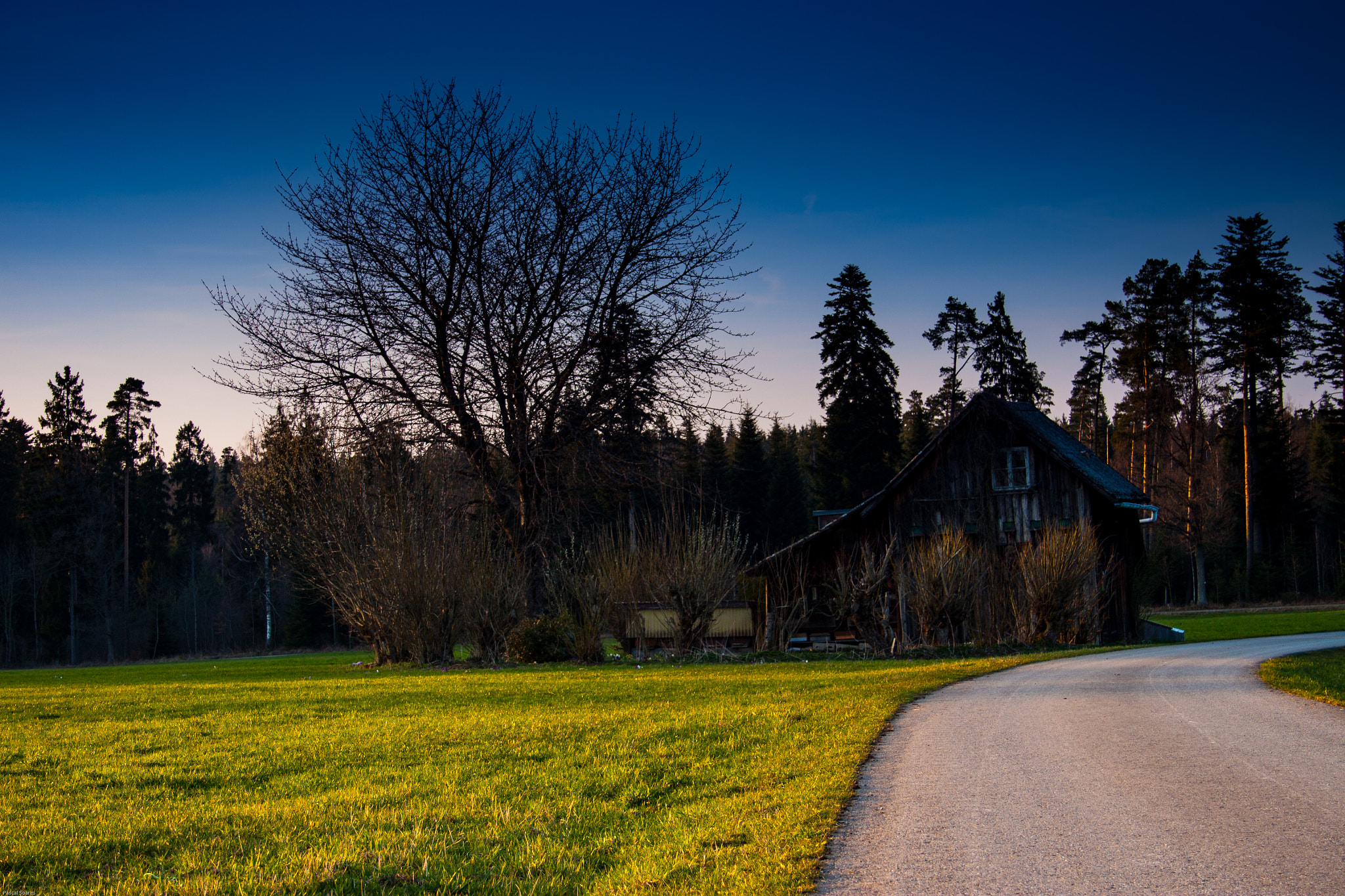 Canon EF-S 18-55mm F3.5-5.6 II sample photo. Wood house photography