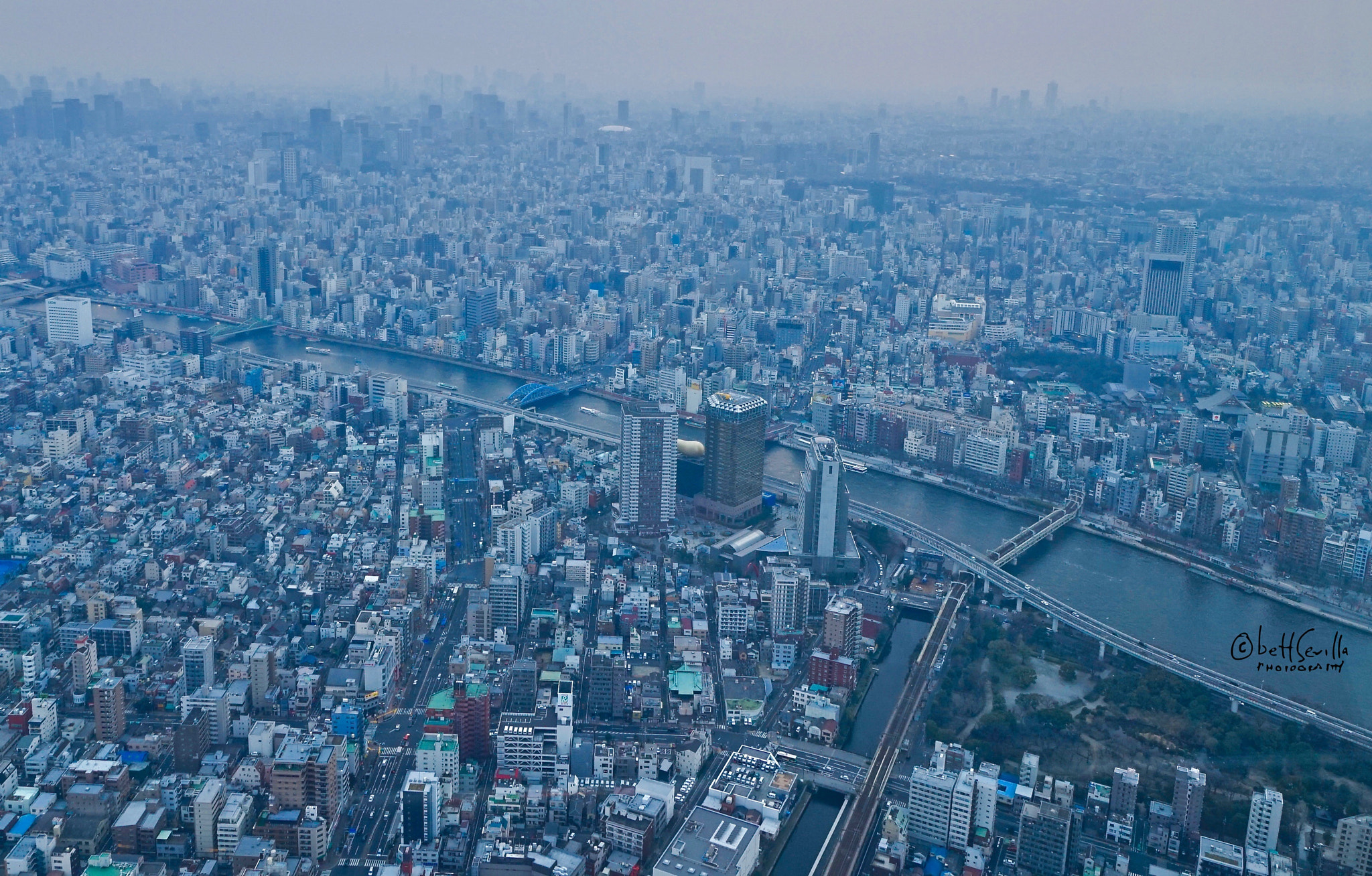 Sony E 10-18mm F4 OSS sample photo. Skyscaraper tokyo, japan photography