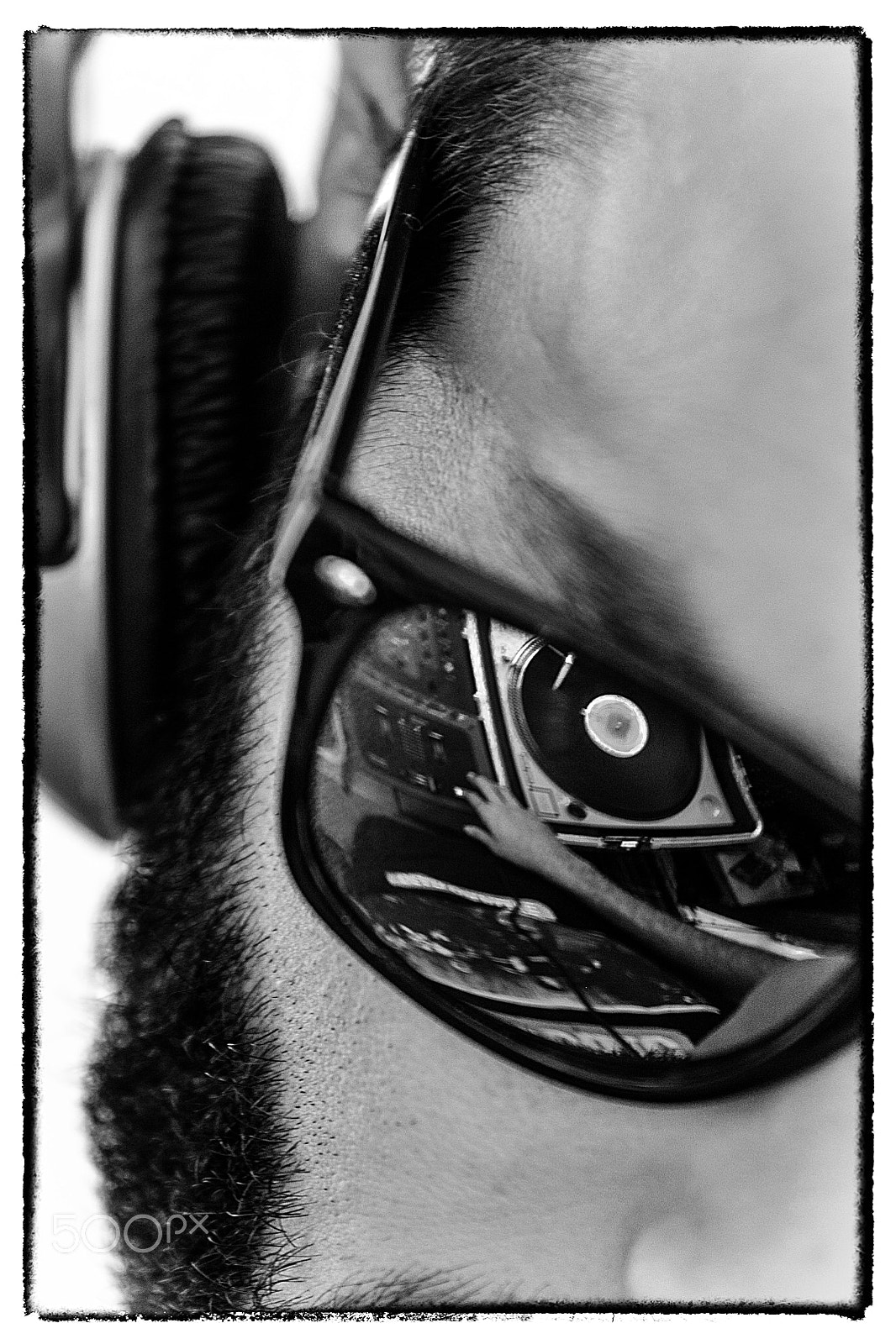 Canon EF 70-200mm F4L USM sample photo. Dj & sunglasses.. photography
