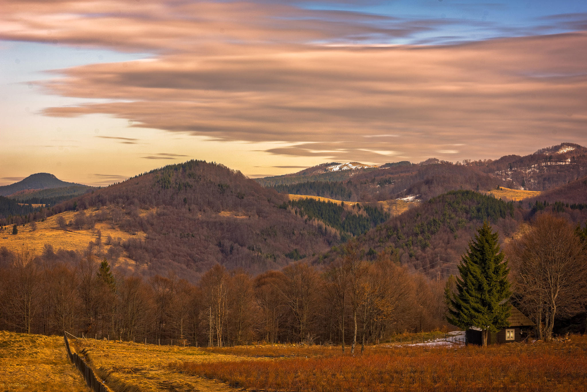 Nikon AF-Nikkor 80-200mm F2.8D ED sample photo. Little house photography