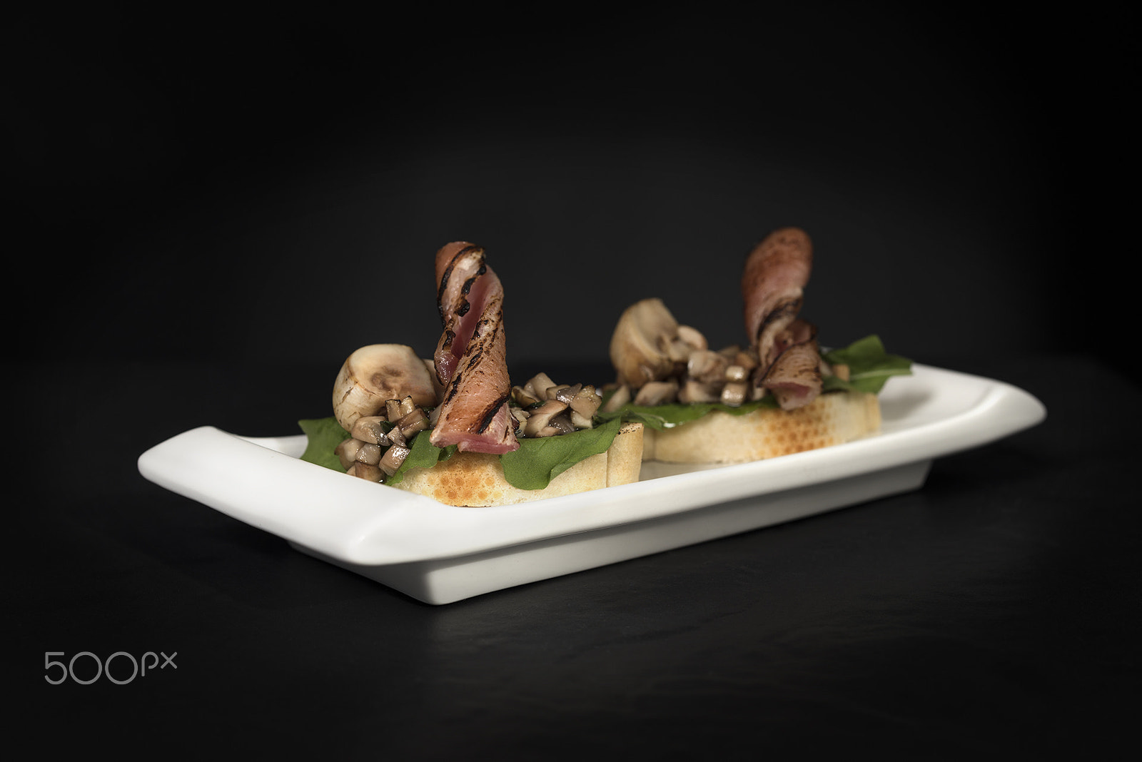 ZEISS Makro-Planar T* 50mm F2 sample photo. Tapas de tocino y champiñones photography