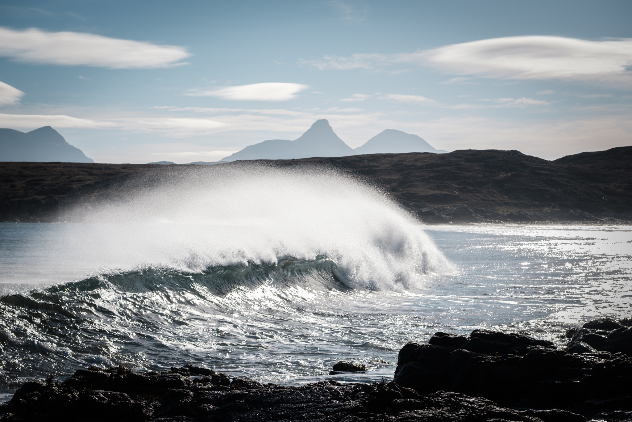 Fujifilm X-Pro2 + Fujifilm XF 50-140mm F2.8 R LM OIS WR sample photo. Achnahaird bay surf, stac pollaidh in the background. photography