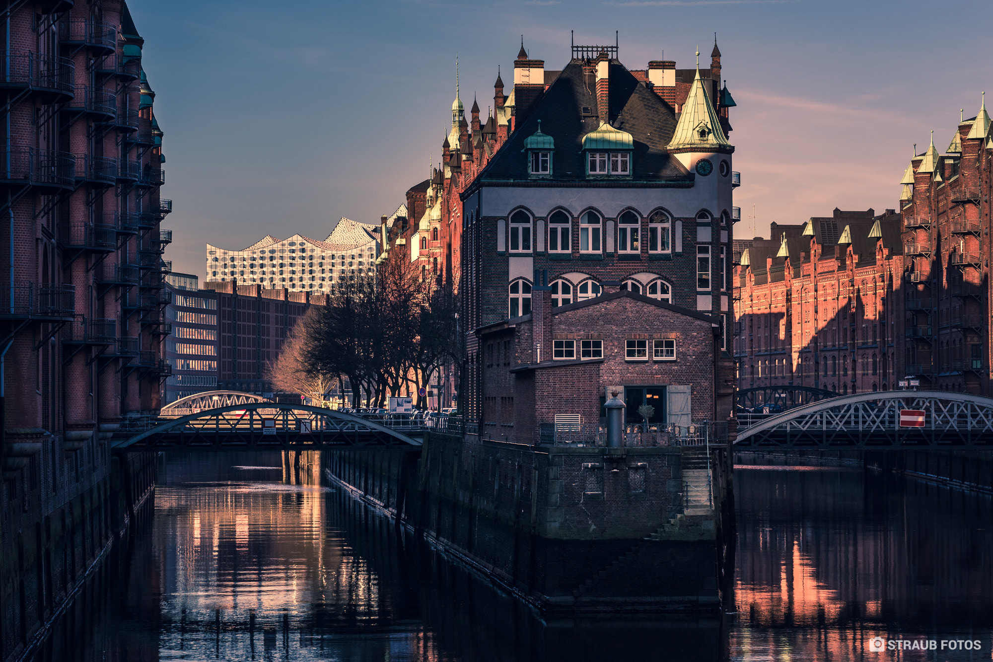 Sony a7 II sample photo. Wasserschloss in th morning photography