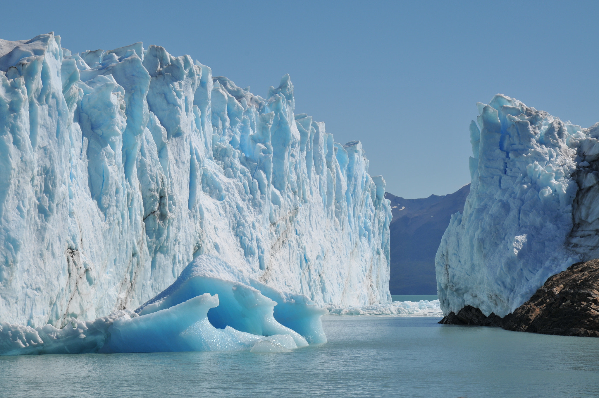 Nikon D300 + Nikon AF-S DX Nikkor 18-105mm F3.5-5.6G ED VR sample photo. Perito moreno photography