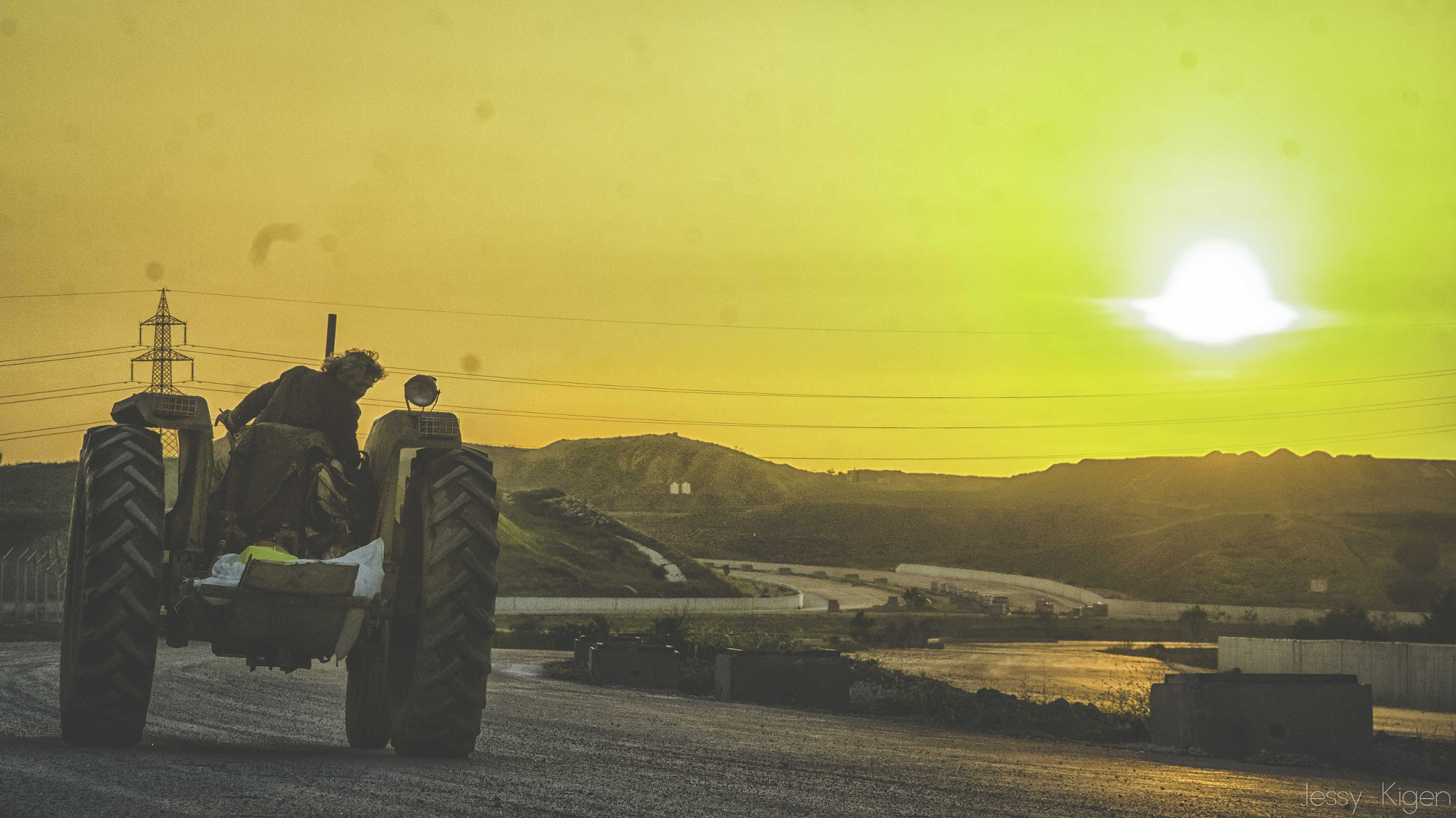 Canon EOS 1200D (EOS Rebel T5 / EOS Kiss X70 / EOS Hi) + Canon EF-S 18-135mm F3.5-5.6 IS sample photo. "sunsets are proof that no matter what happens, every day can end beautifully #sunset#color#tractor photography