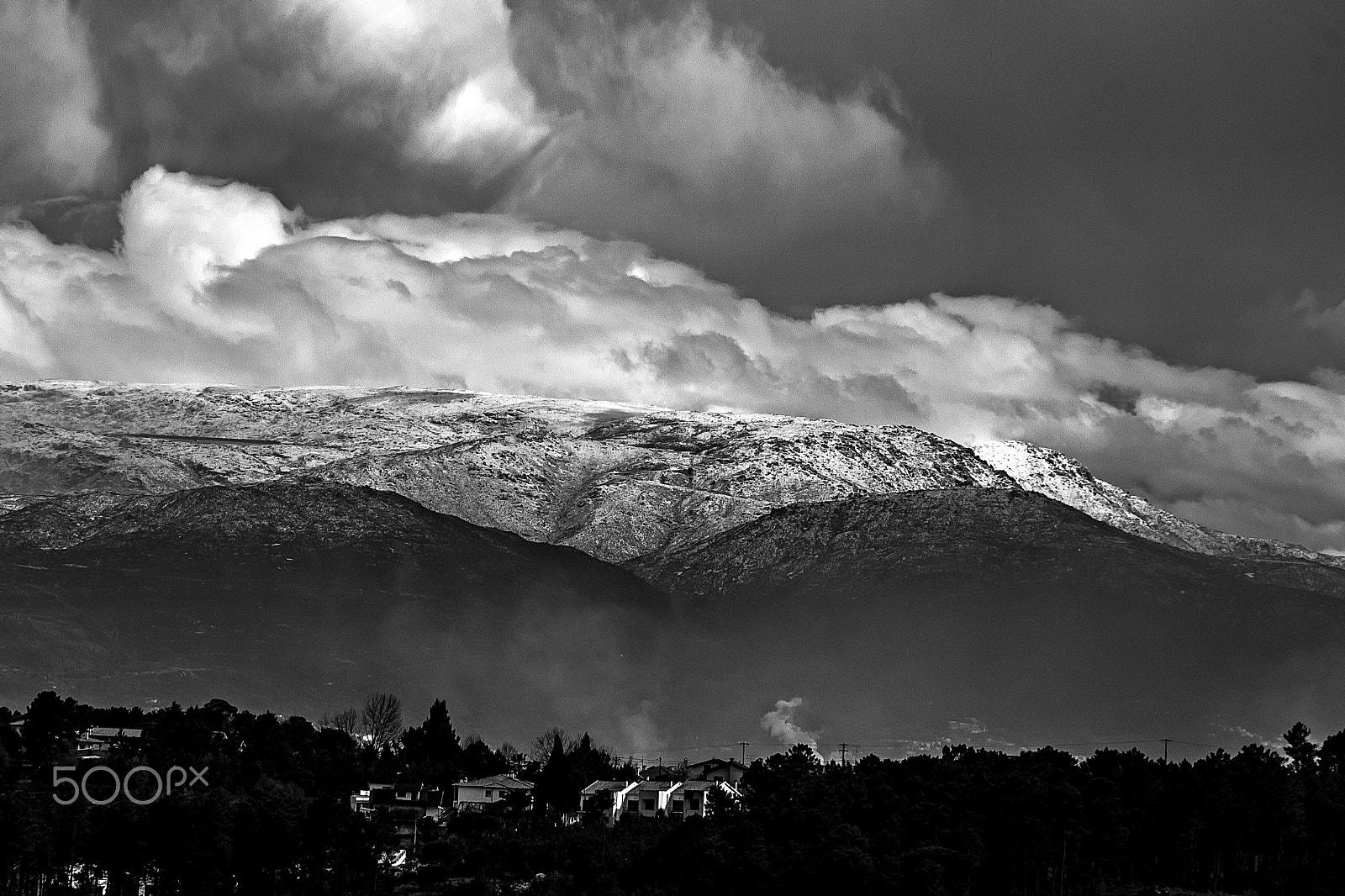 Canon EOS 500D (EOS Rebel T1i / EOS Kiss X3) sample photo. Clouds and snow. photography