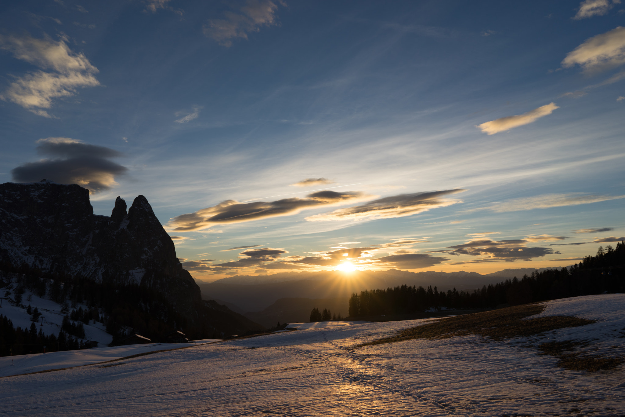 Sony FE 28mm F2 sample photo. Sun goes down photography