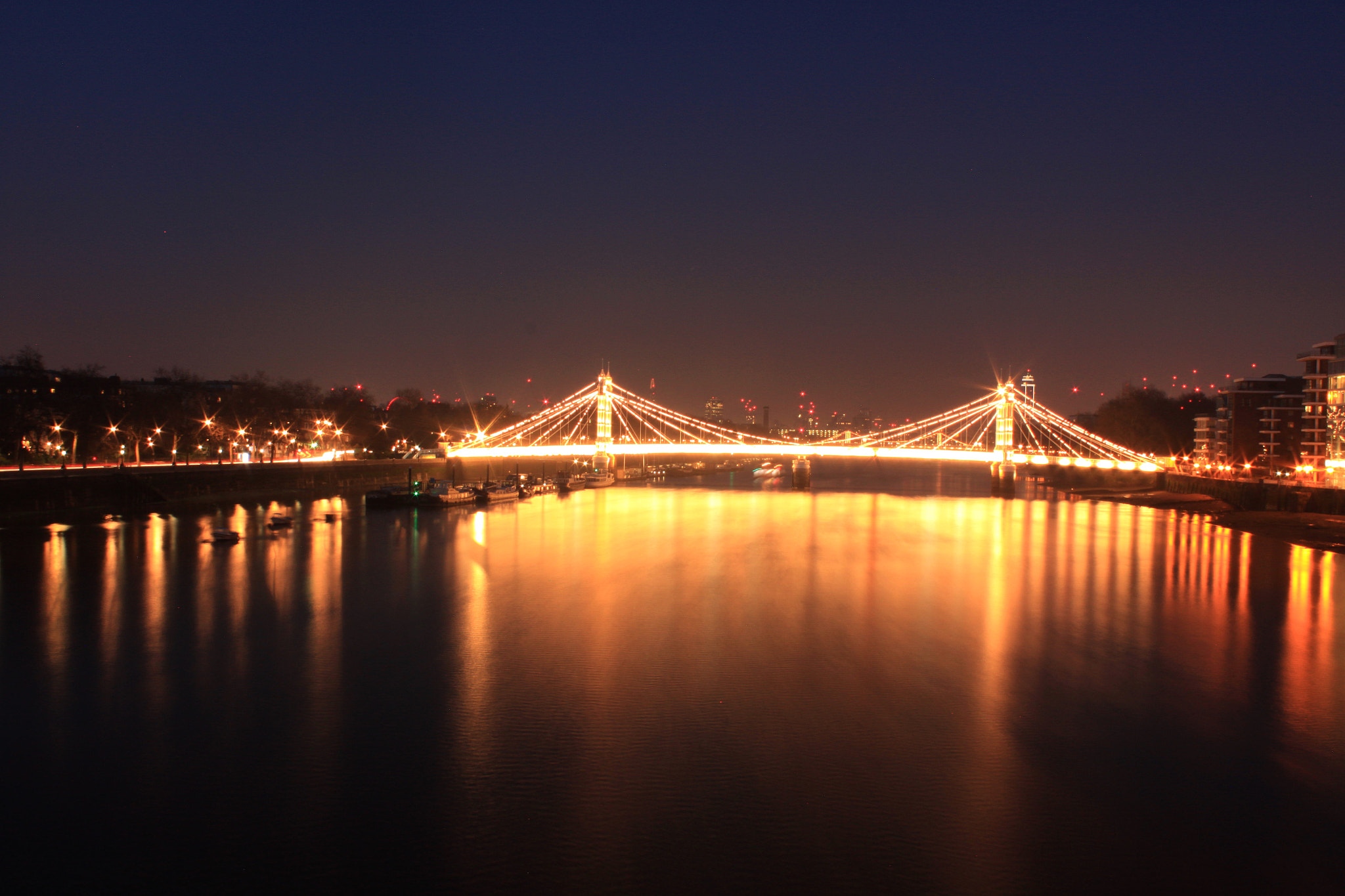 Canon EF-S 18-55mm F3.5-5.6 IS sample photo. Albert bridge. london. uk photography