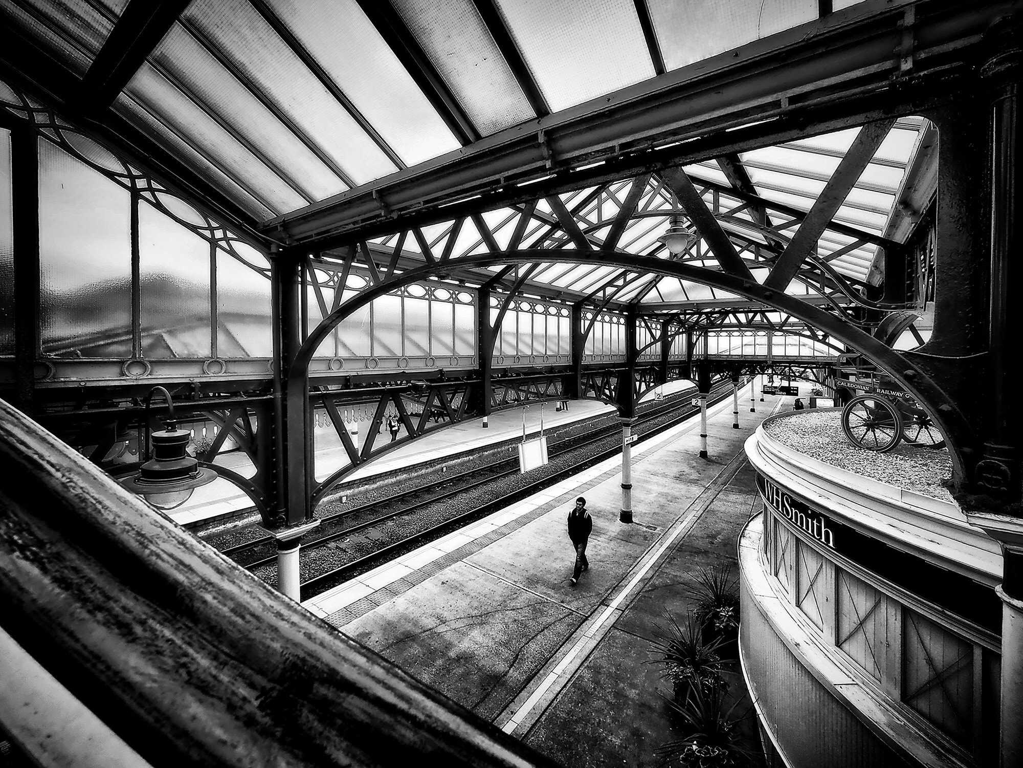 Olympus OM-D E-M1 + Panasonic Lumix G Vario 7-14mm F4 ASPH sample photo. Stirling railway station photography