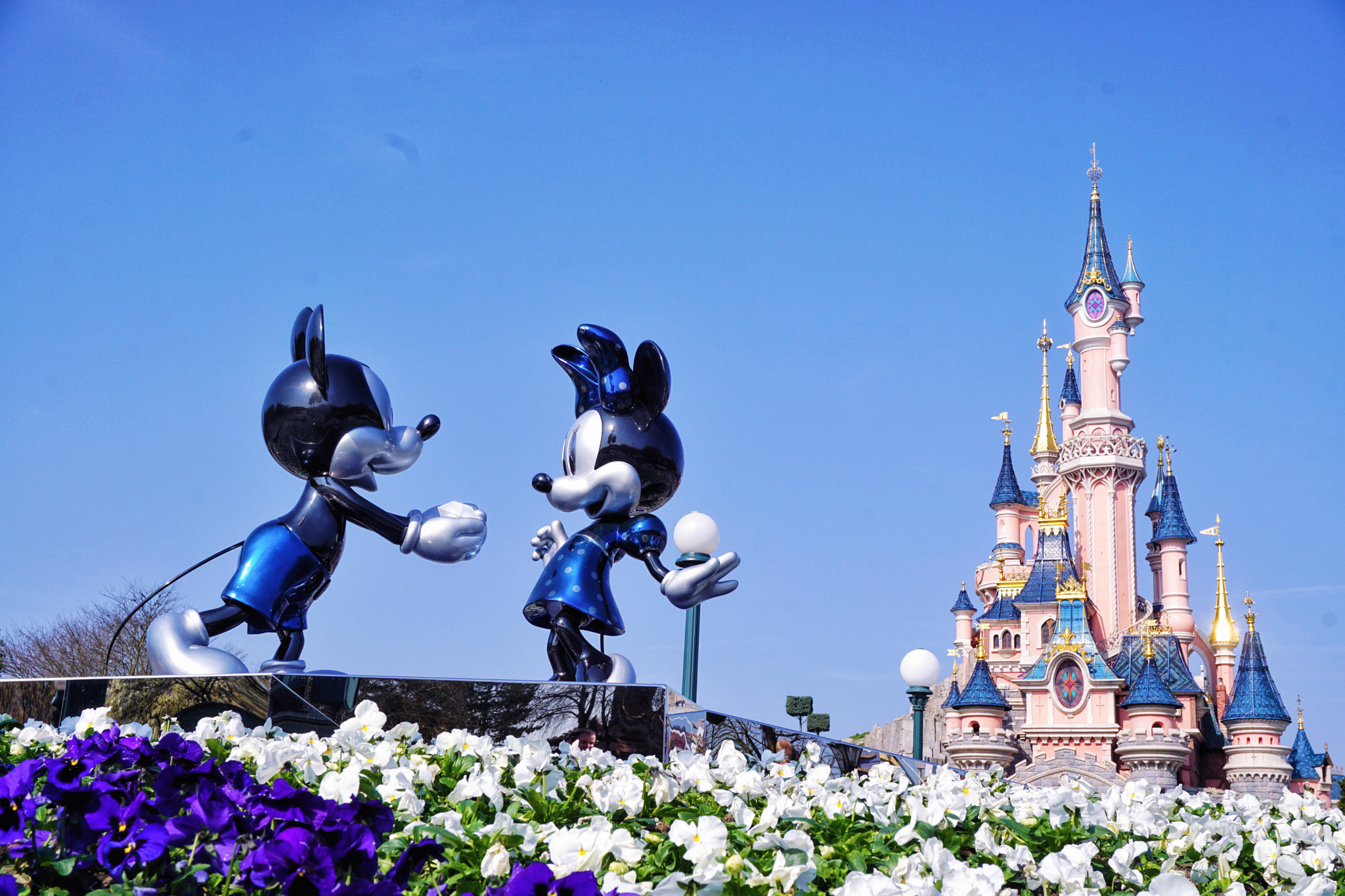 Sony a5100 + Sony E 18-50mm F4-5.6 sample photo. Paris disneyland photography