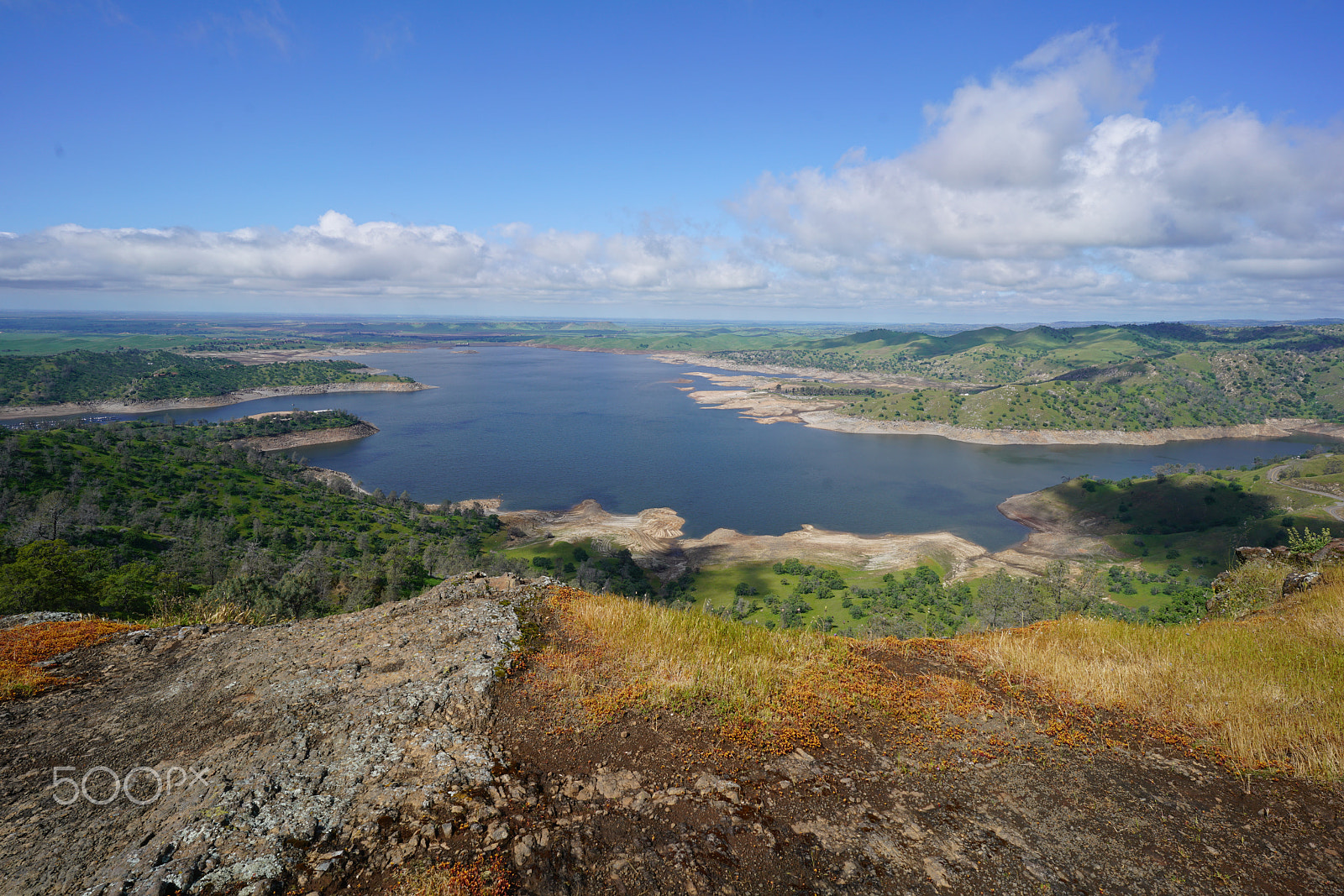 ZEISS Batis 18mm F2.8 sample photo. Millerton lake from lava table photography