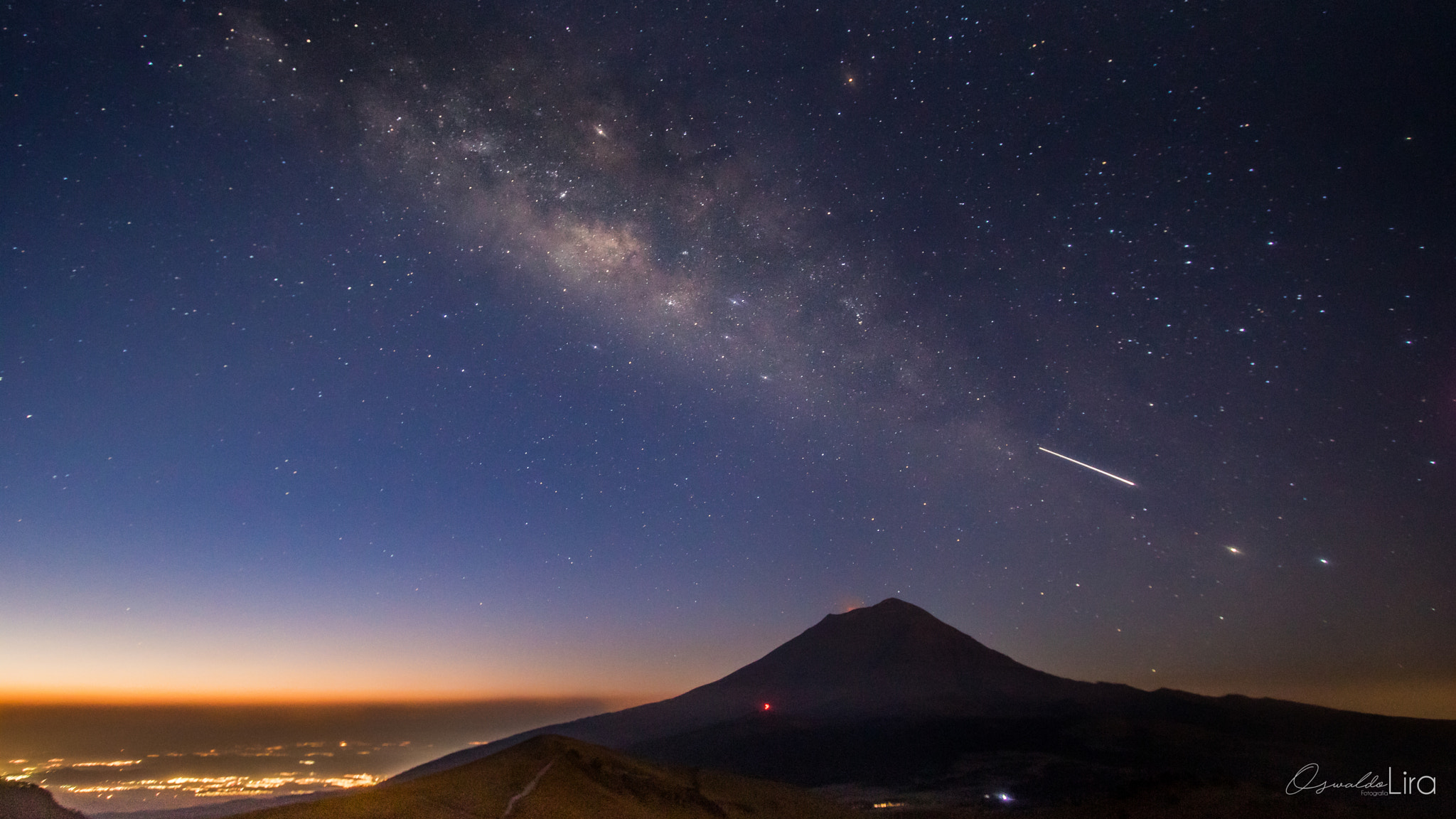 Canon EOS 760D (EOS Rebel T6s / EOS 8000D) sample photo. Popocatepetl and milkyway photography