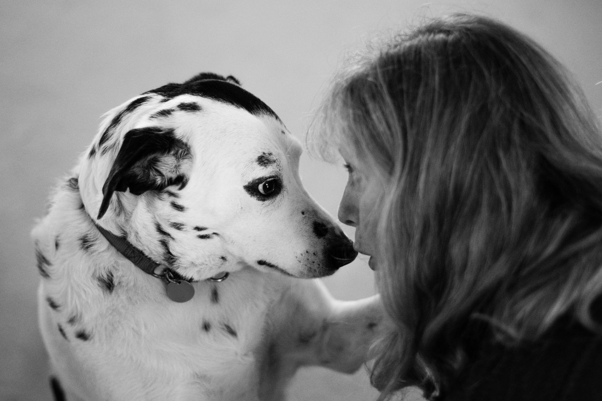 Nikon D5200 + Nikon AF-S Nikkor 50mm F1.4G sample photo. A mother and dog photography