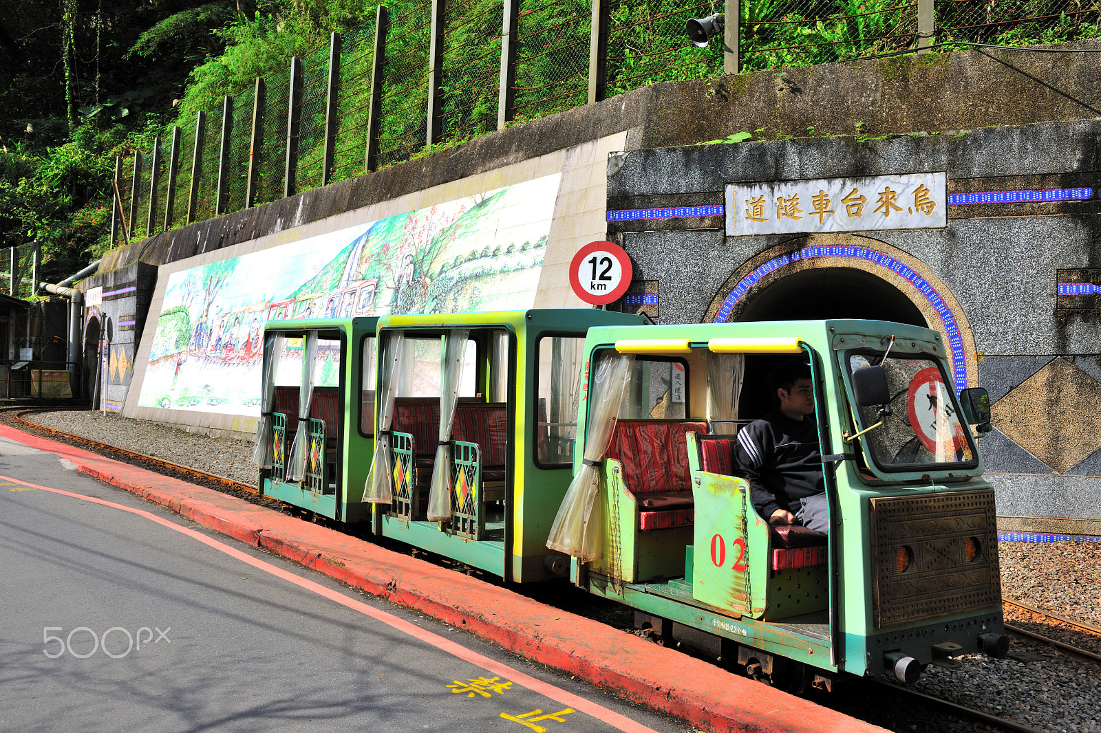 Nikon D3X sample photo. 鐵軌,鐵道,台車,小火車,隧道 photography