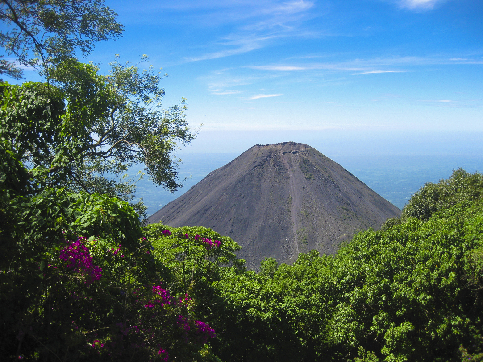 Canon PowerShot SD790 IS (Digital IXUS 90 IS / IXY Digital 95 IS) sample photo. Volcan izalco  photography