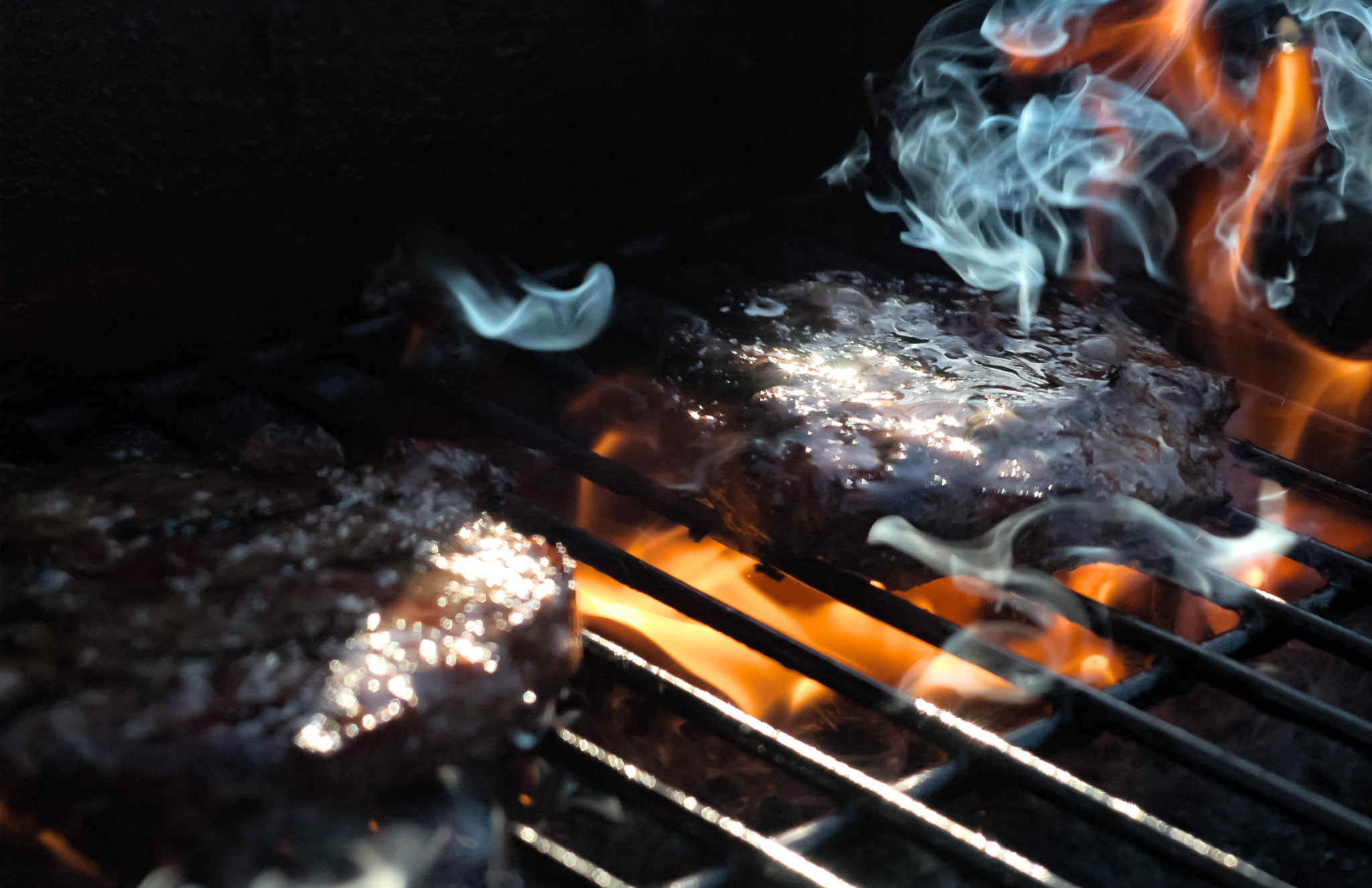 Nikon D70s + Nikon AF Nikkor 50mm F1.8D sample photo. "burger time" photography