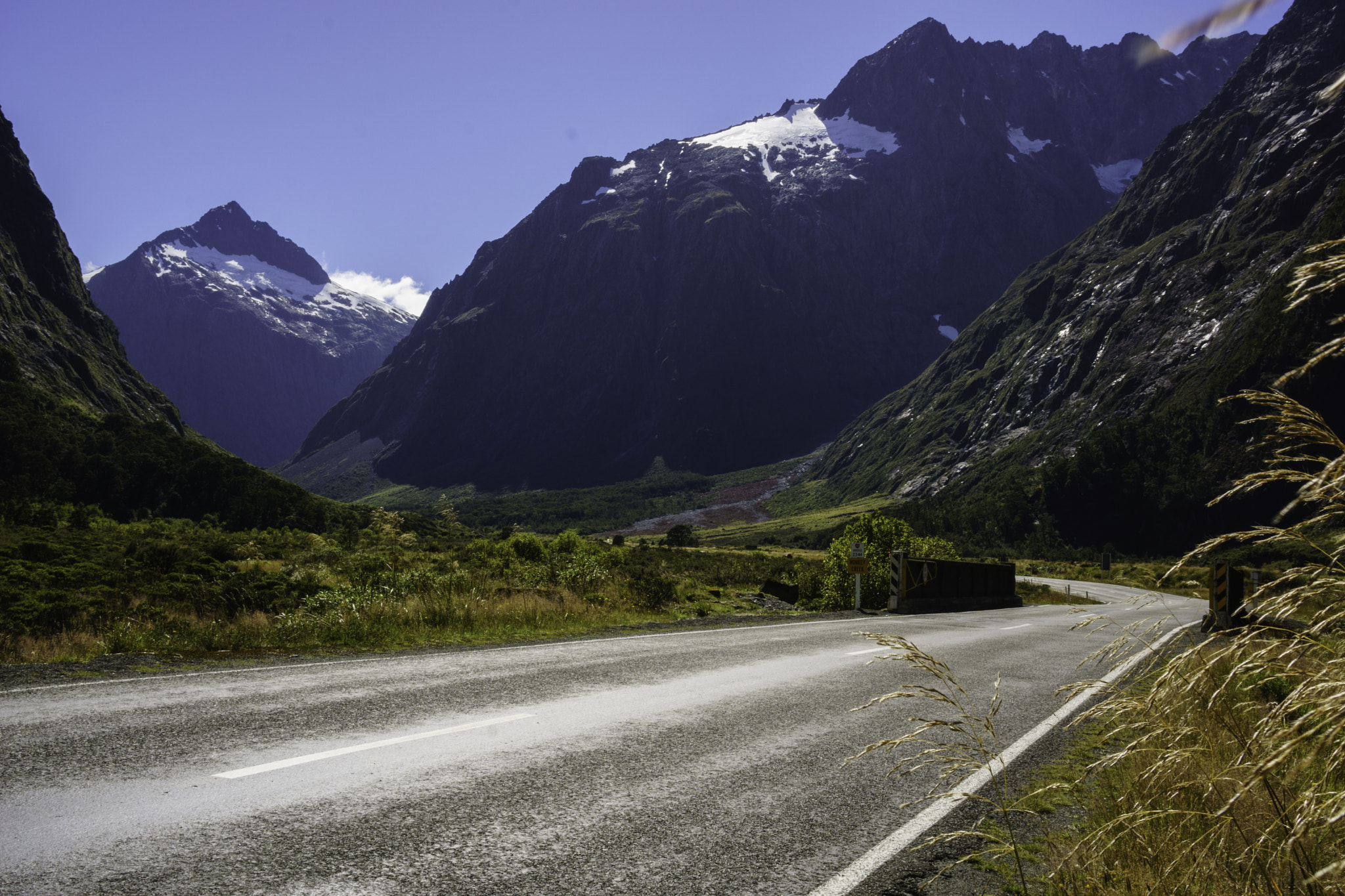Sony Sonnar T* E 24mm F1.8 ZA sample photo. The milford road photography