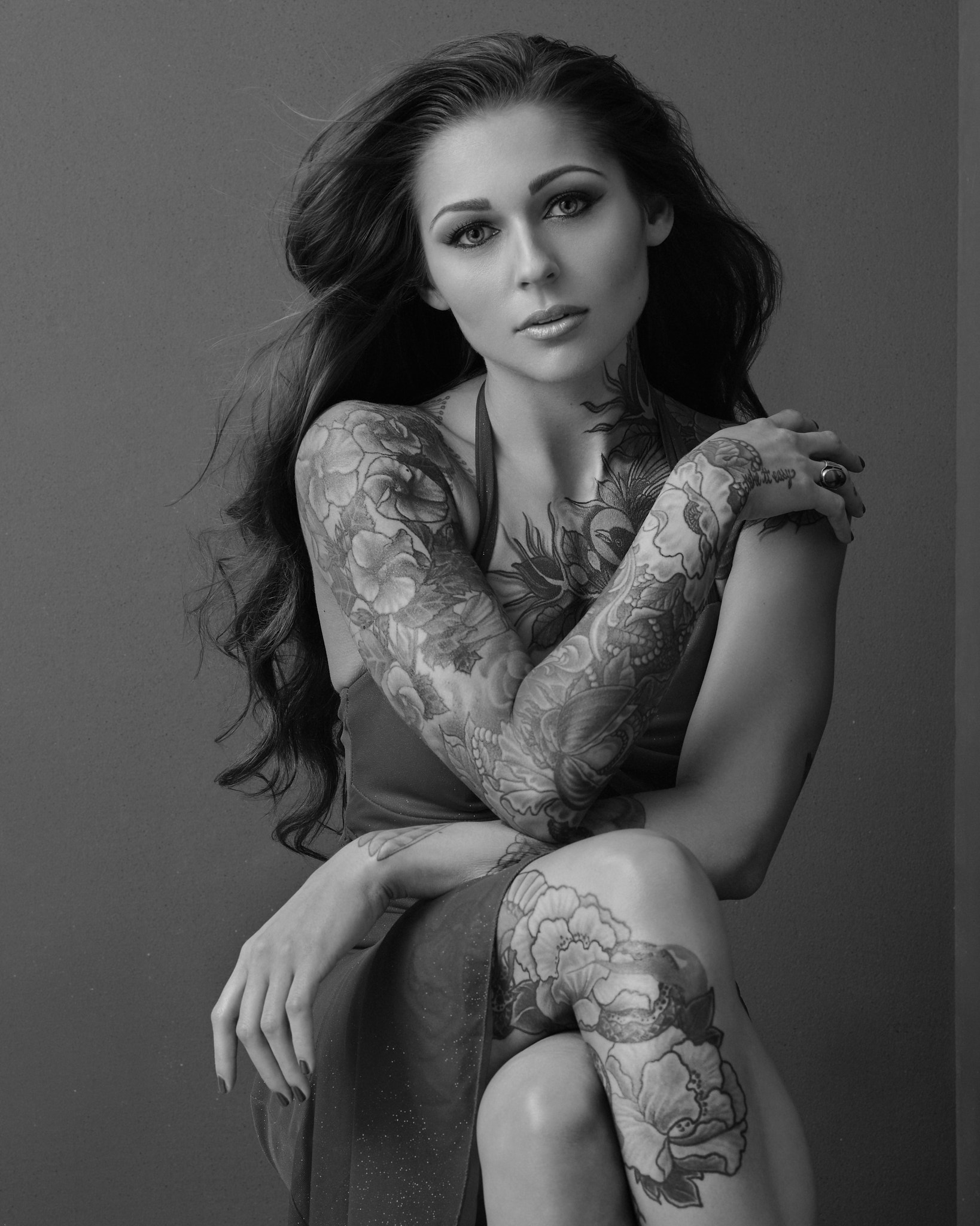 Schneider Kreuznach LS 80mm f/2.8 sample photo. Black and white and tats.  shot with my phase one medium format camera and one profoto d1 air photography