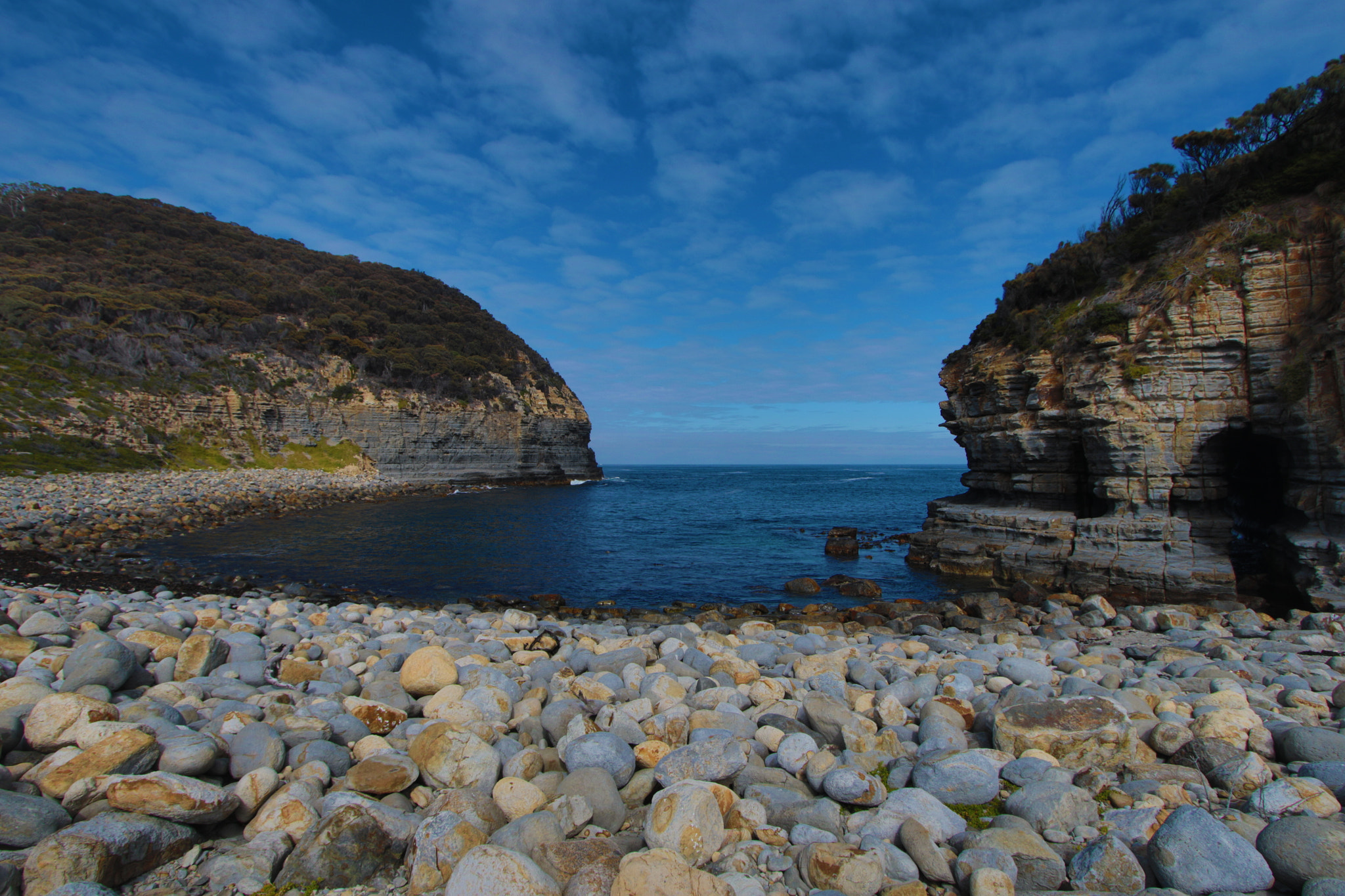 Canon EF-S 10-22mm F3.5-4.5 USM sample photo. Rocky beach photography