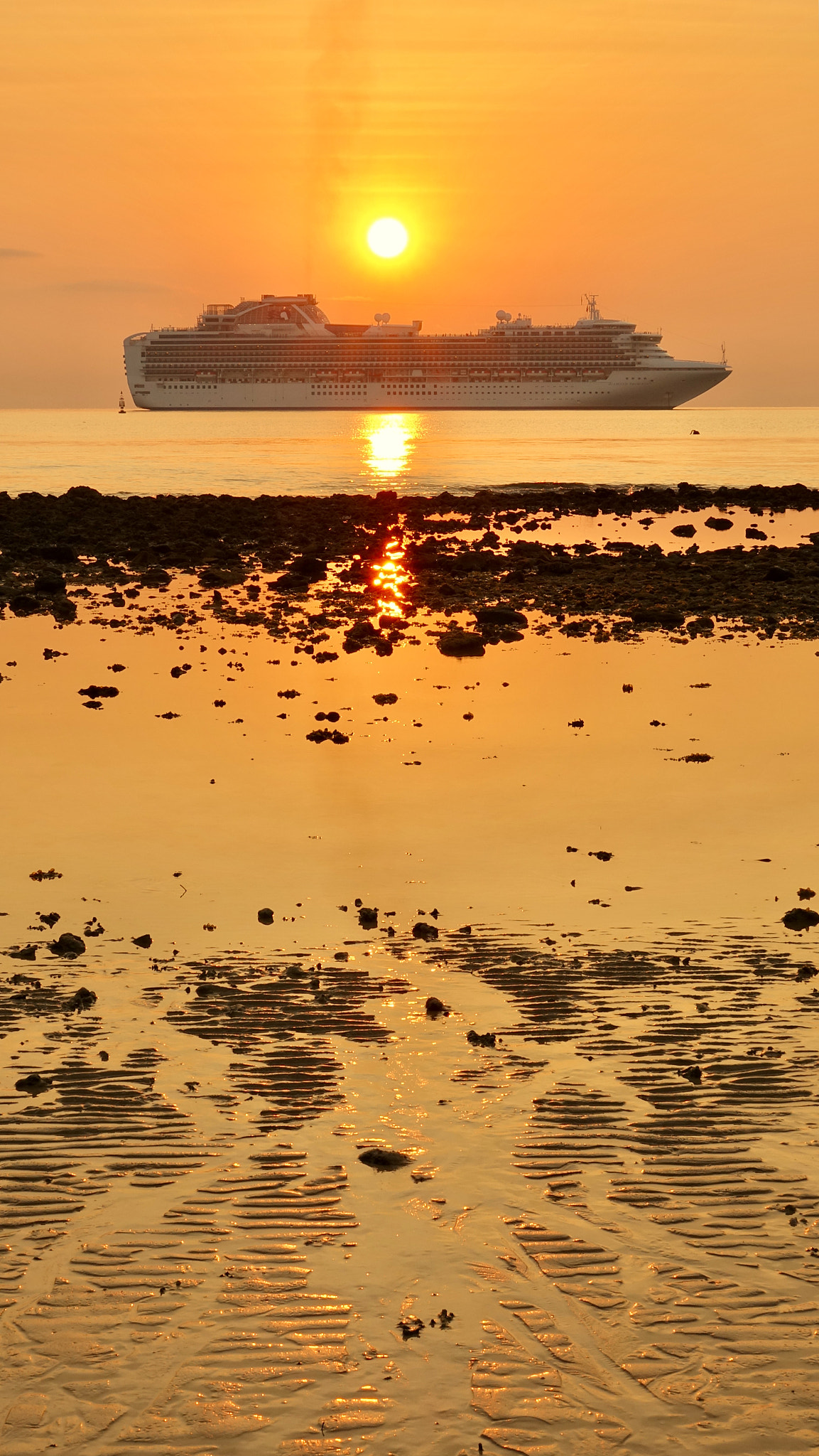 Sony Cyber-shot DSC-RX10 III + Sony 24-600mm F2.4-4.0 sample photo. Phuket island beach watch sunrise photography