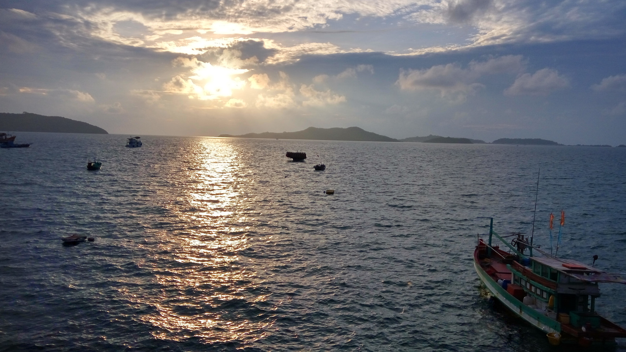 Xiaomi HM Note 2 sample photo. Nam du island photography