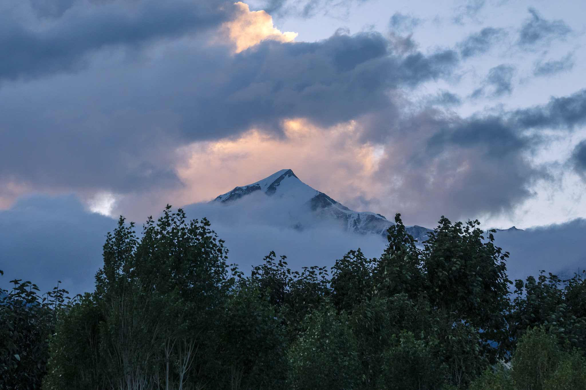Canon EF 70-200mm F2.8L IS II USM sample photo. Colorful peak photography