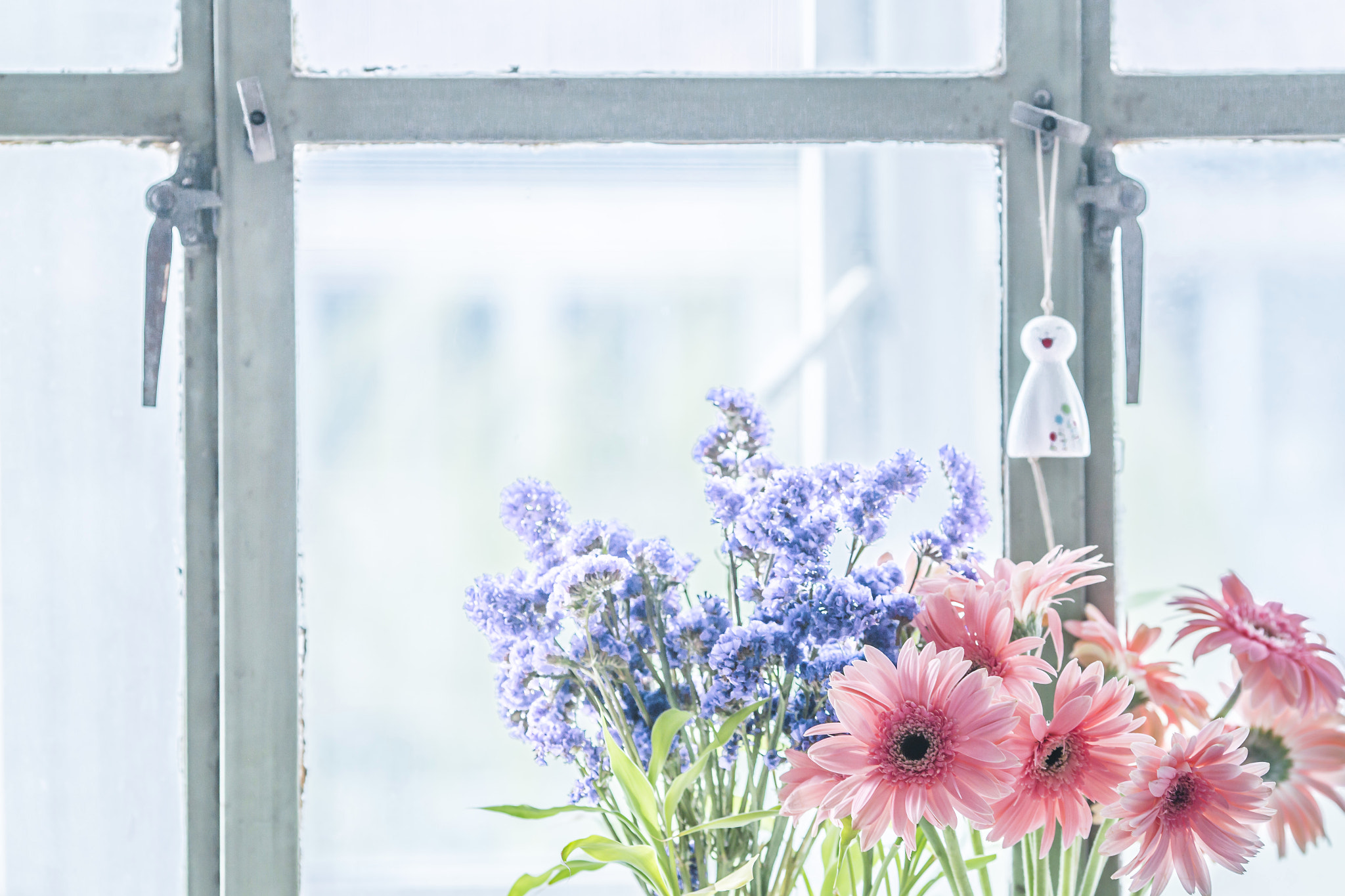 Canon EOS 6D + Canon EF 135mm F2L USM sample photo. Flower photography