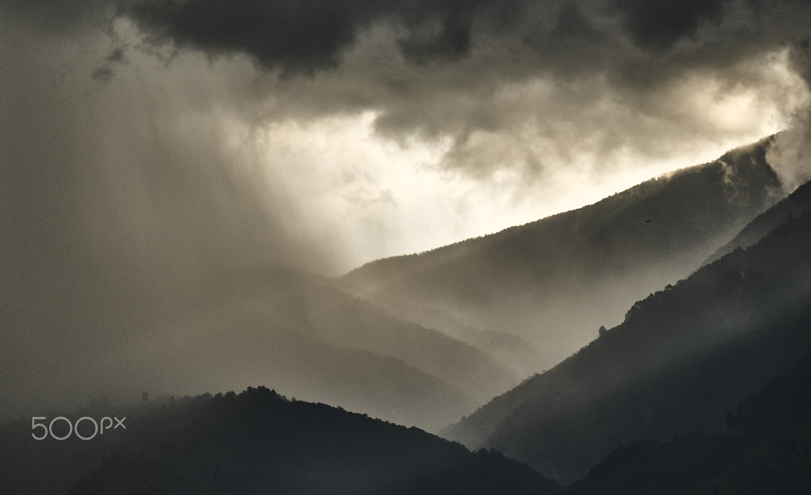 Sony E 55-210mm F4.5-6.3 OSS sample photo. "atardecer en tormenta". occidente de medellín, co photography