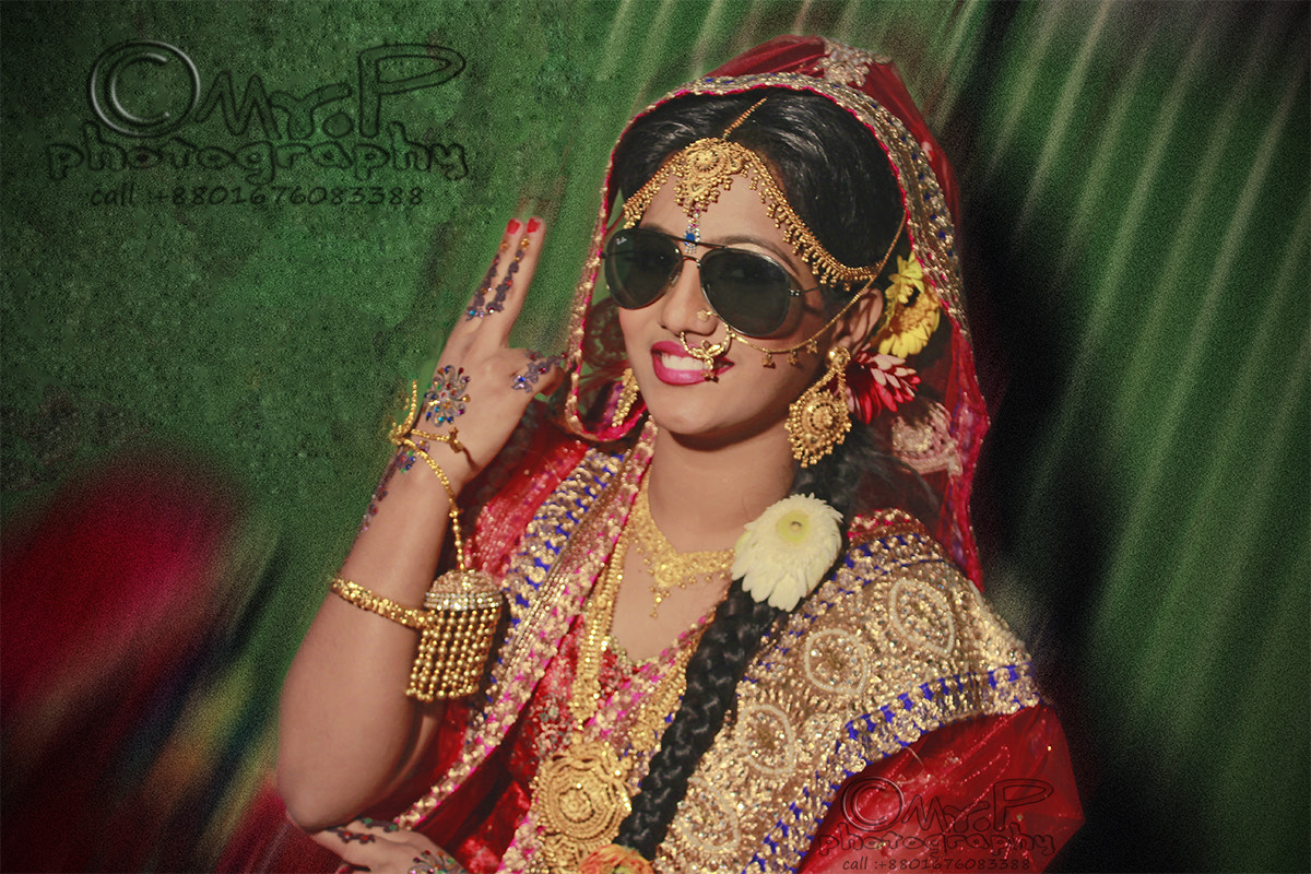 Canon EOS 650D (EOS Rebel T4i / EOS Kiss X6i) sample photo. Poser bride photography