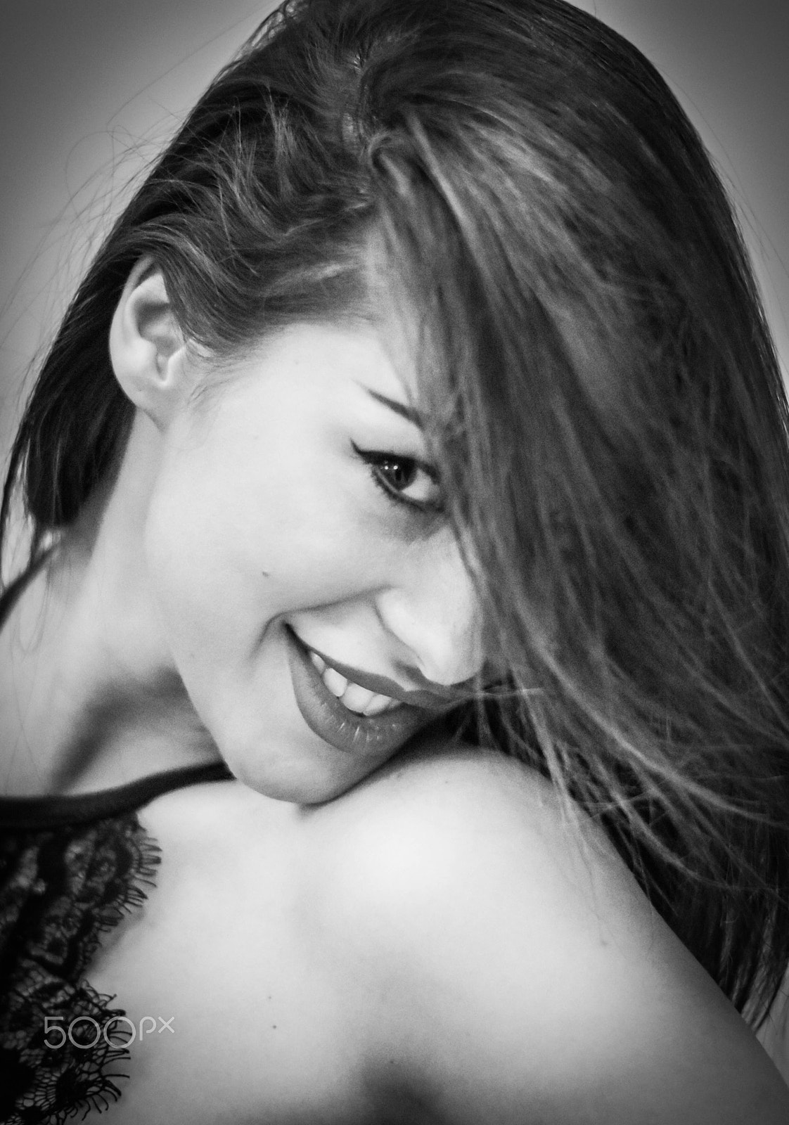Nikon D7200 + Nikon AF-S Nikkor 50mm F1.8G sample photo. Pearl and feathers photography