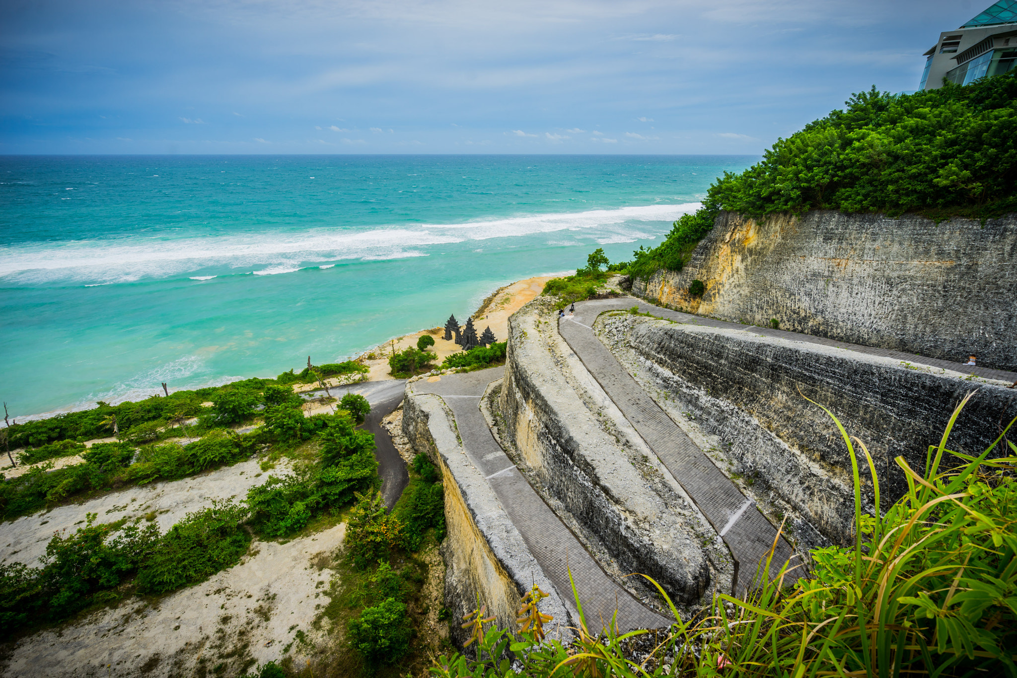 Sony Vario-Tessar T* FE 16-35mm F4 ZA OSS sample photo. The high cliff at melasti beach photography
