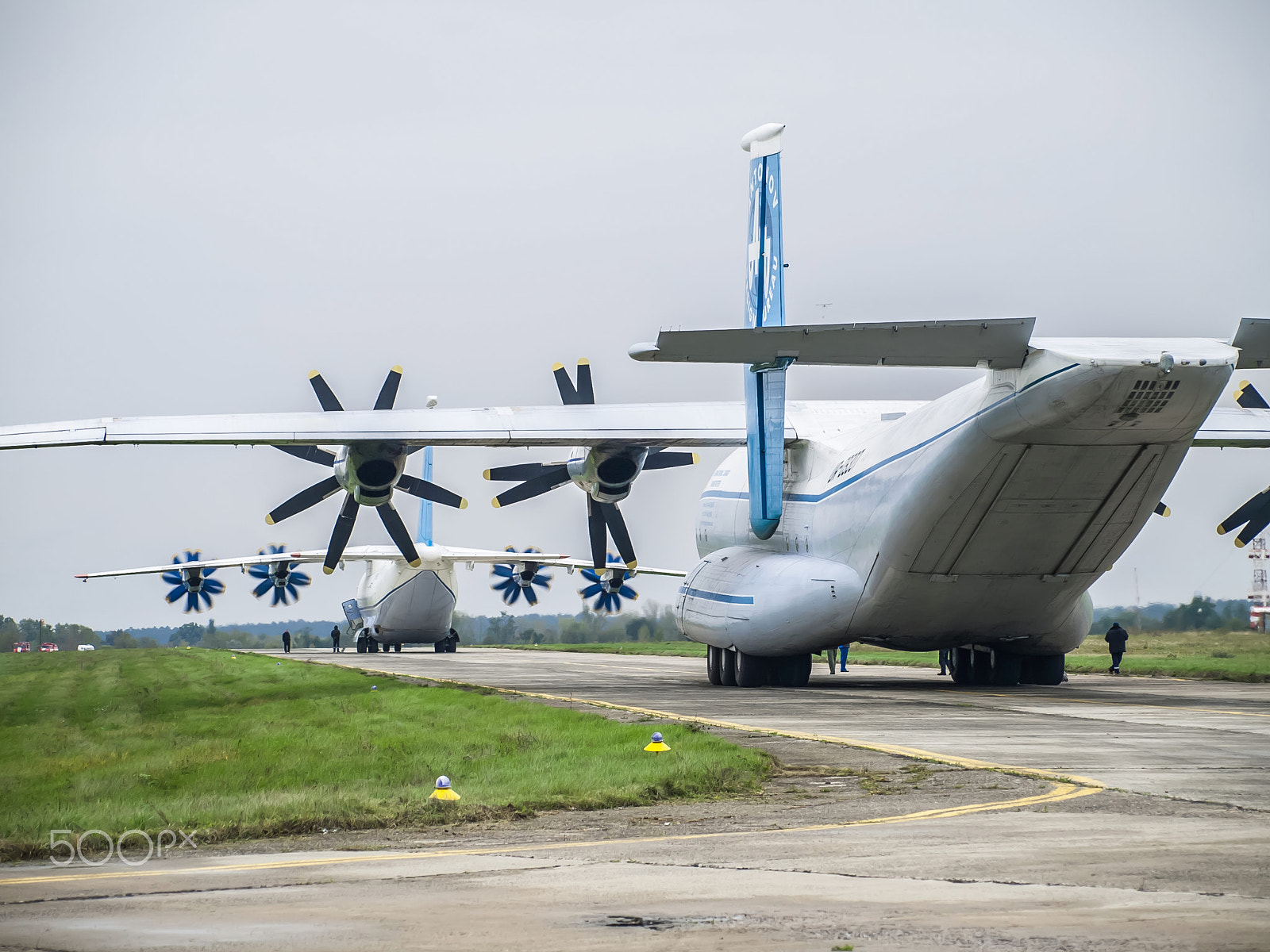 Olympus E-330 (EVOLT E-330) sample photo. Antonov an-22 cargo plane photography