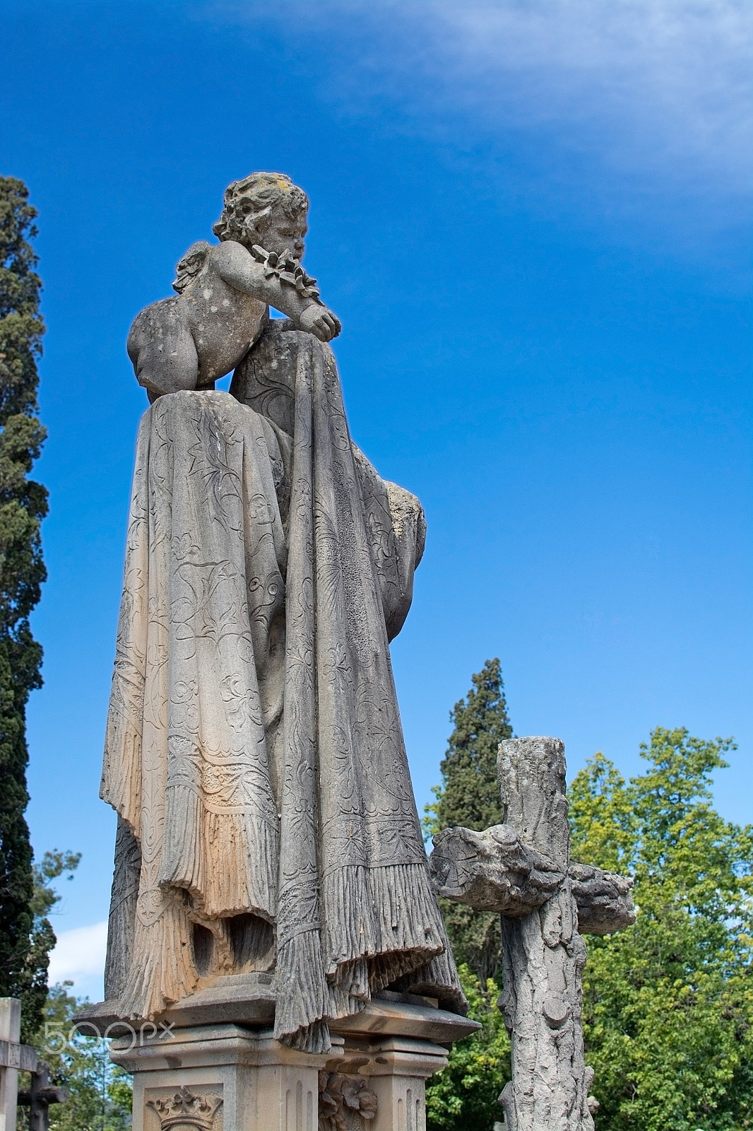Zoom-Nikkor 1200-1700mm f/5.6-8 P ED IF sample photo. Palma cemetery angel sculpture photography